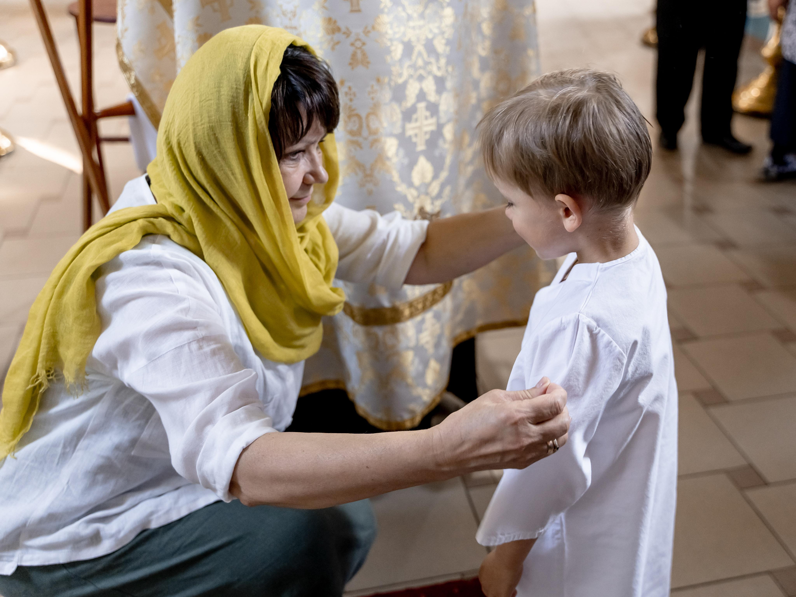 Таинство Крещения в Церкви Святого Пророка Ильи. Фотосъемка Крещения. Фотограф на Крещение. Таинство Крещения в Москве. Крещение в г. Видное, г. Домодедово.