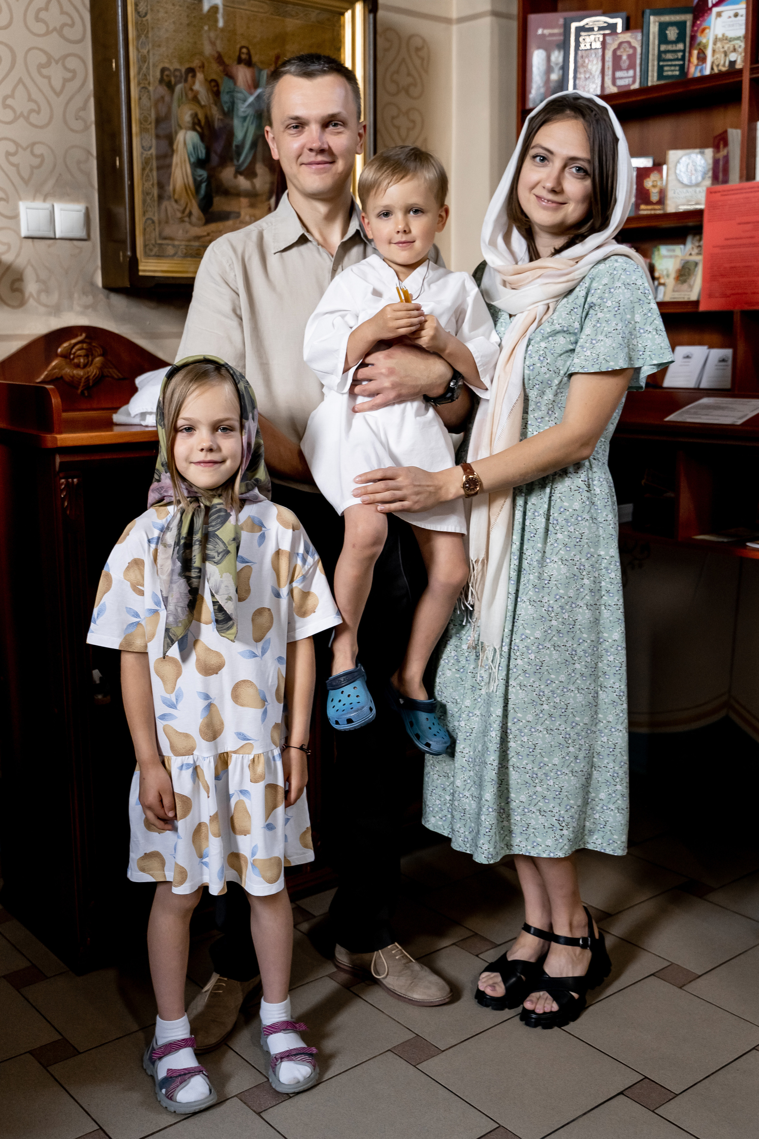 Таинство Крещения в Церкви Святого Пророка Ильи. Фотосъемка Крещения. Фотограф на Крещение. Таинство Крещения в Москве. Крещение в г. Видное, г. Домодедово.