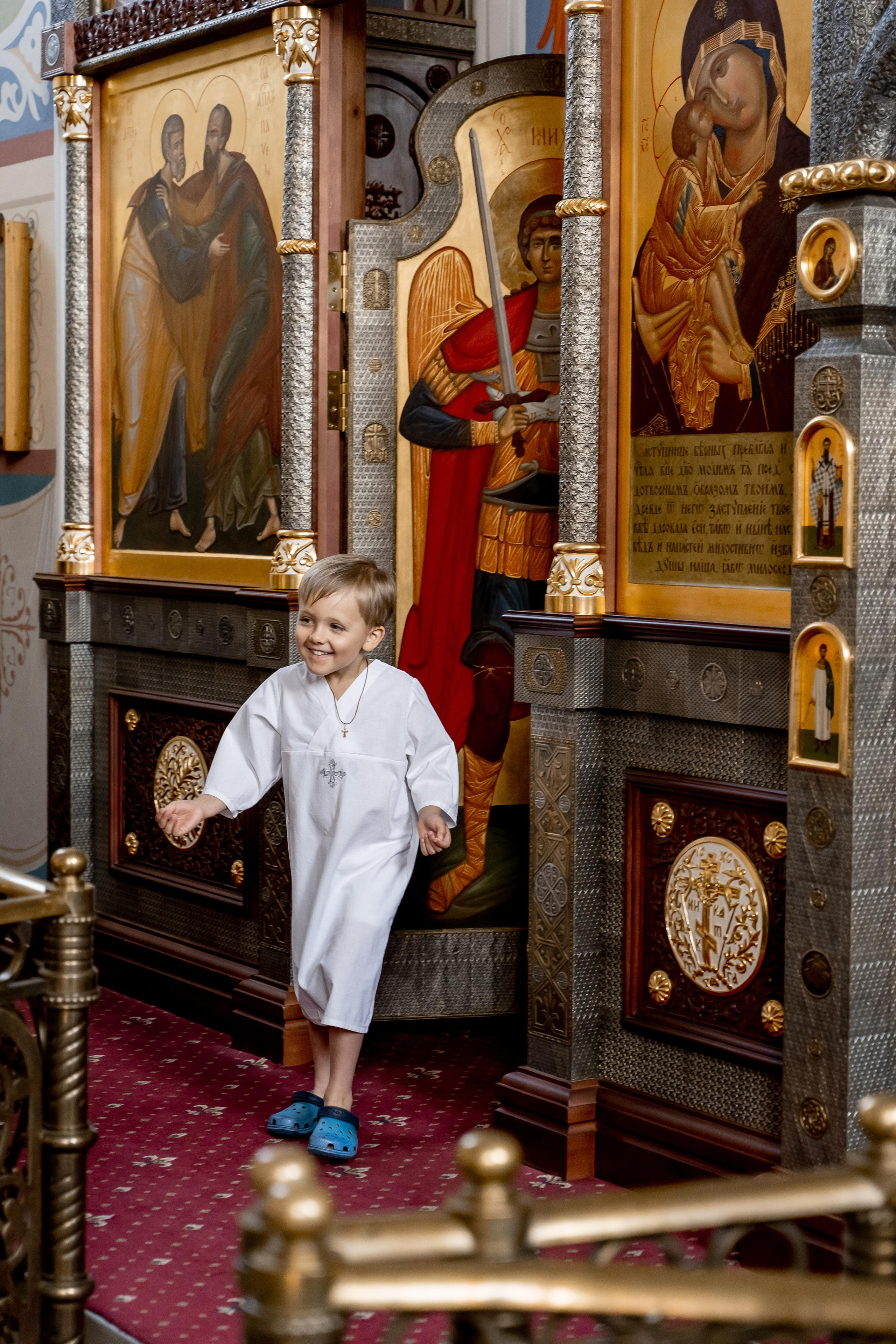 Таинство Крещения в Церкви Святого Пророка Ильи. Фотосъемка Крещения. Фотограф на Крещение. Таинство Крещения в Москве. Крещение в г. Видное, г. Домодедово.