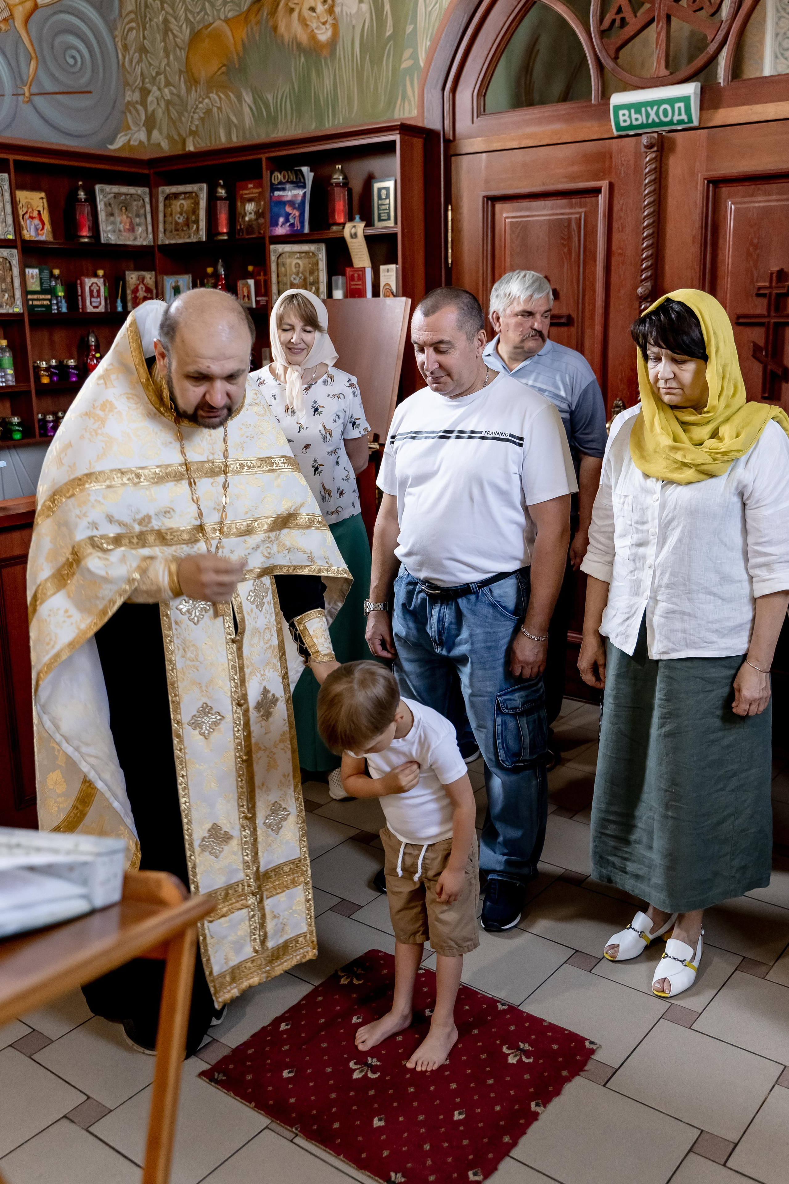 Таинство Крещения в Церкви Святого Пророка Ильи. Фотосъемка Крещения. Фотограф на Крещение. Таинство Крещения в Москве. Крещение в г. Видное, г. Домодедово.