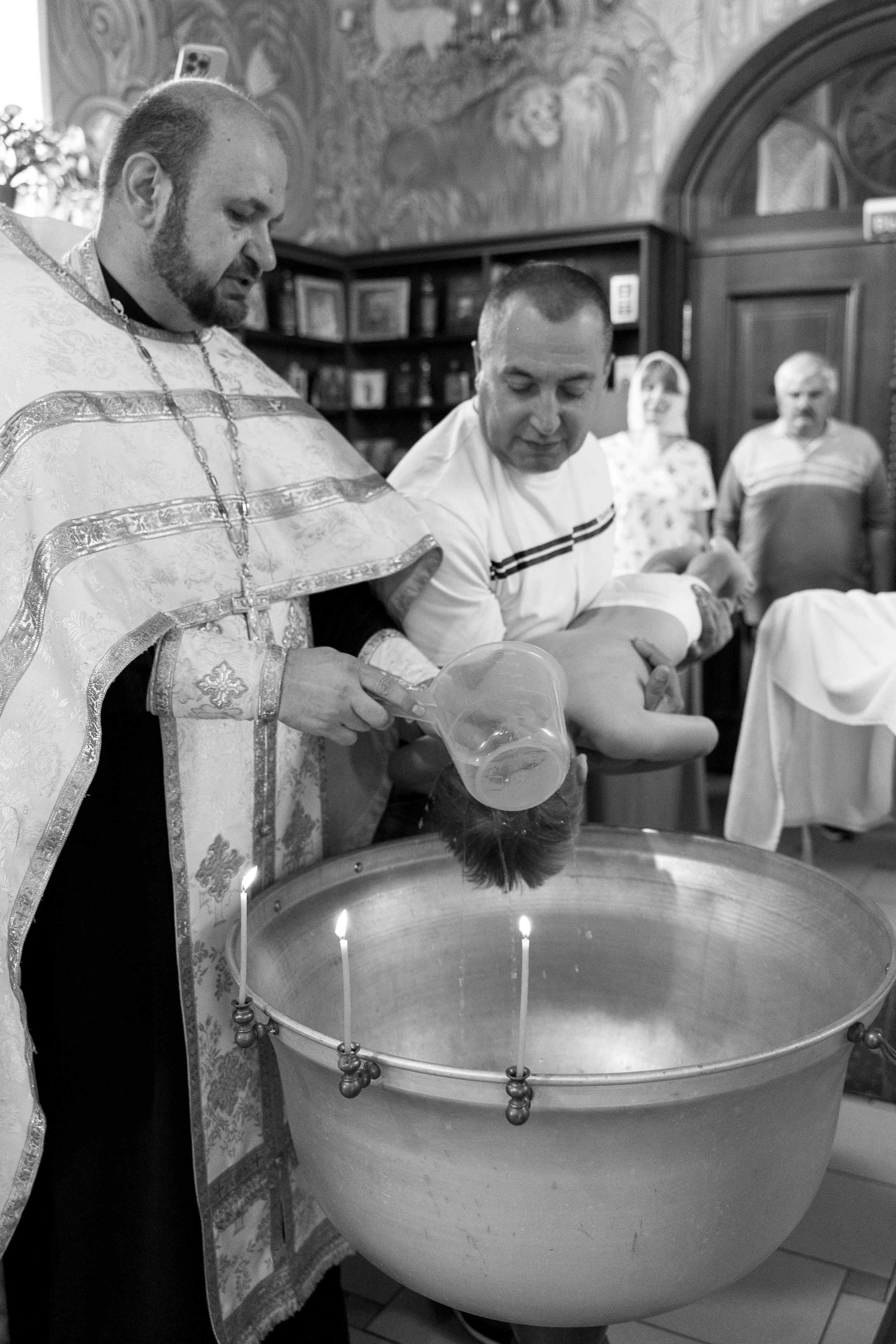 Таинство Крещения в Церкви Святого Пророка Ильи. Фотосъемка Крещения. Фотограф на Крещение. Таинство Крещения в Москве. Крещение в г. Видное, г. Домодедово.