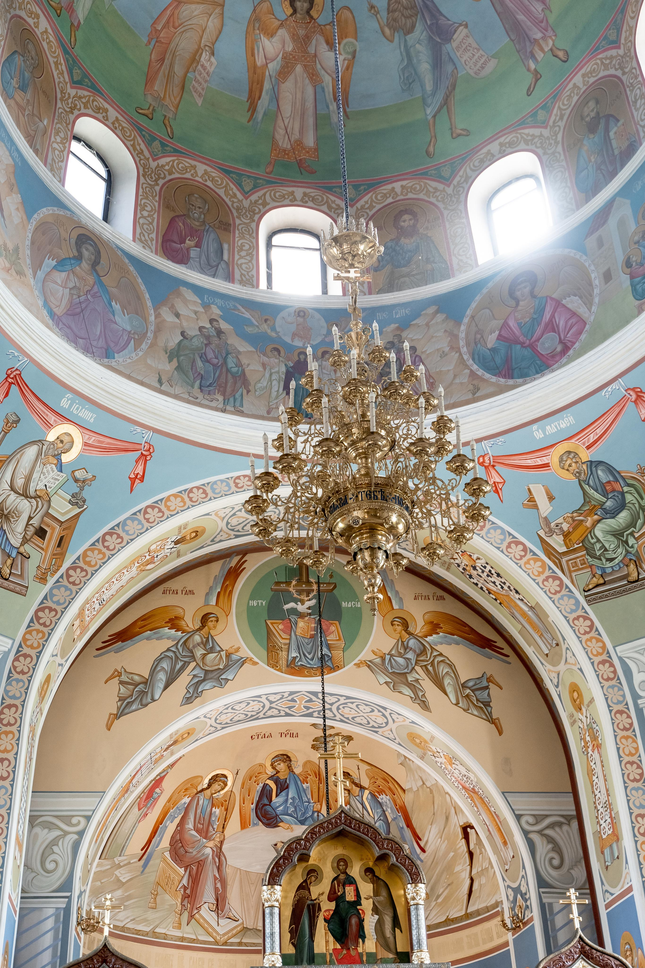 Таинство Крещения в Церкви Святого Пророка Ильи. Фотосъемка Крещения. Фотограф на Крещение. Таинство Крещения в Москве. Крещение в г. Видное, г. Домодедово.