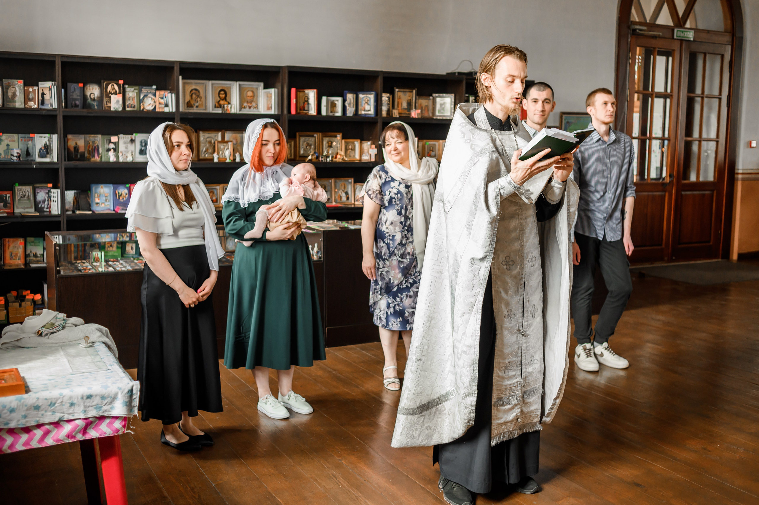 Фотограф на крещение в Рязани Валя Лялина. Фотограф новорождённых в Рязани, фотосъемка выписки из роддома, крещен