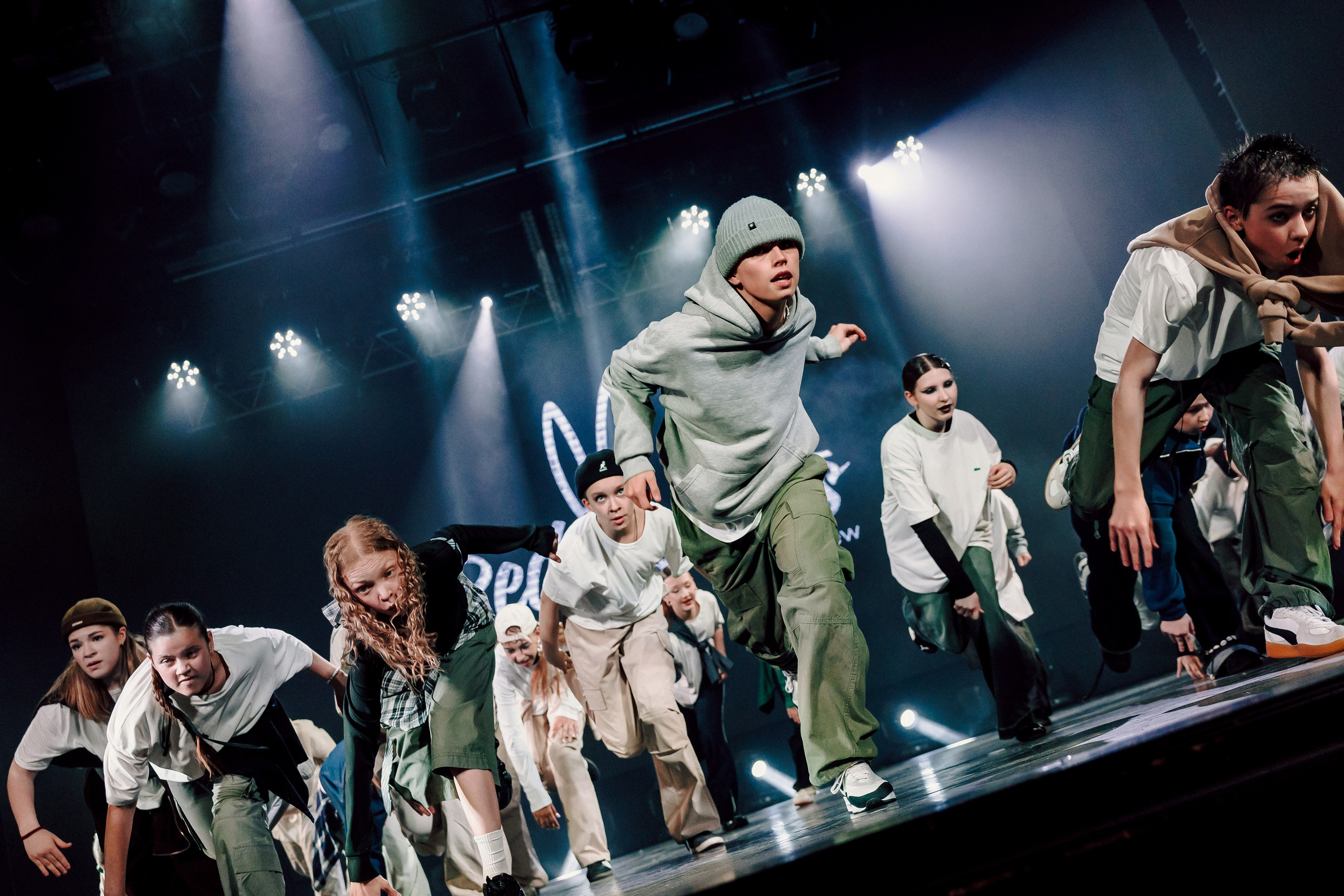 Отчётный концерт танцевальной школы «Red Rabbits» 2025. Лёшка Варзегов — фотограф