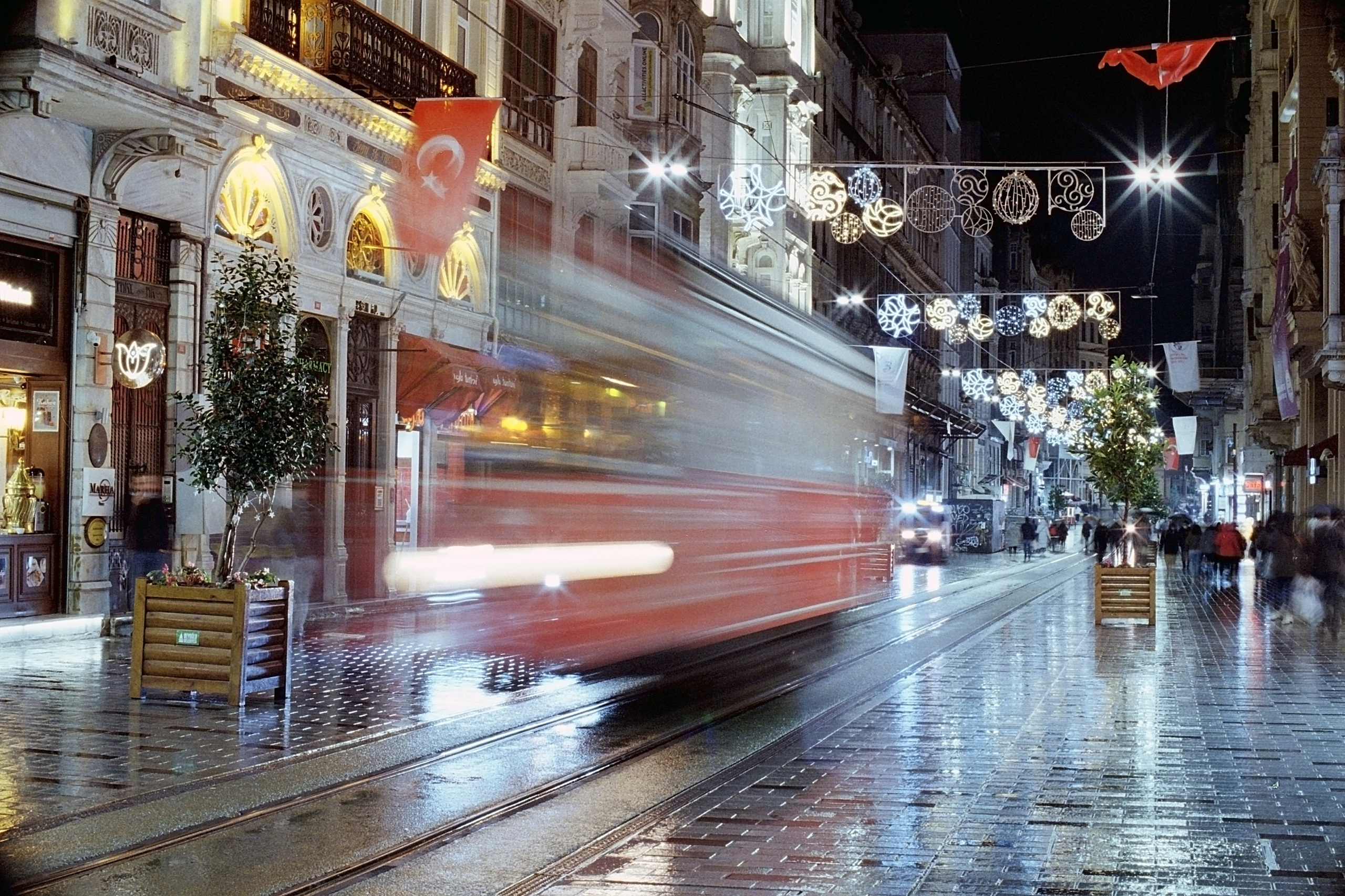 Автор: Виктор Езчелик