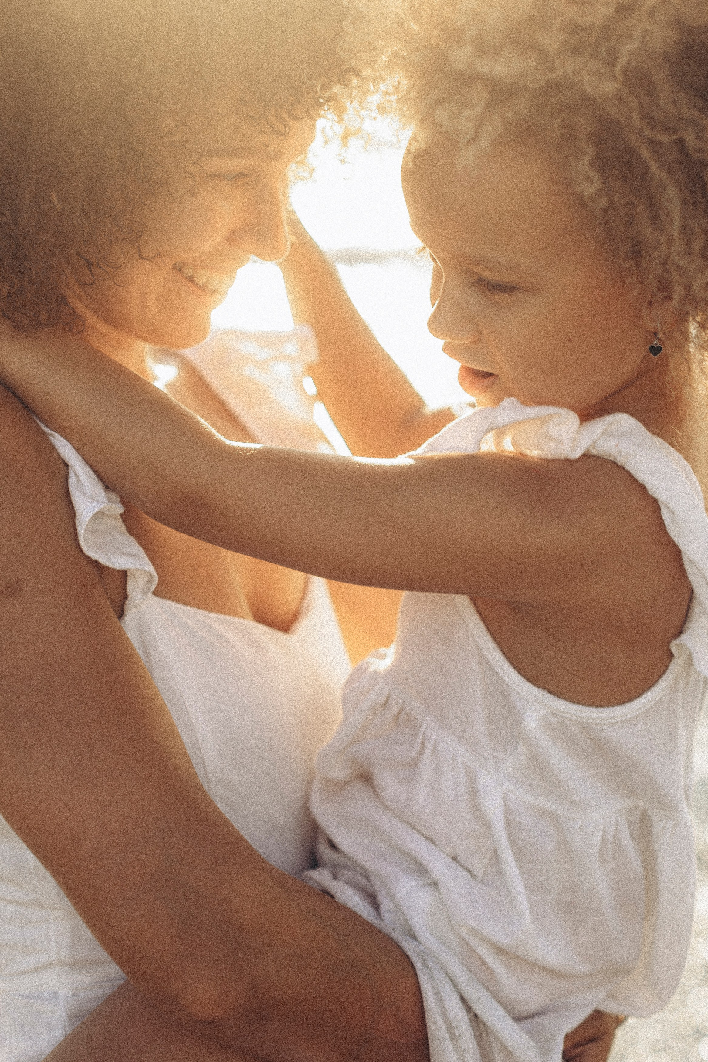 Sandy toes and family smiles. Katerina Nord | Wedding and Couple Photographer in Germany and Europe