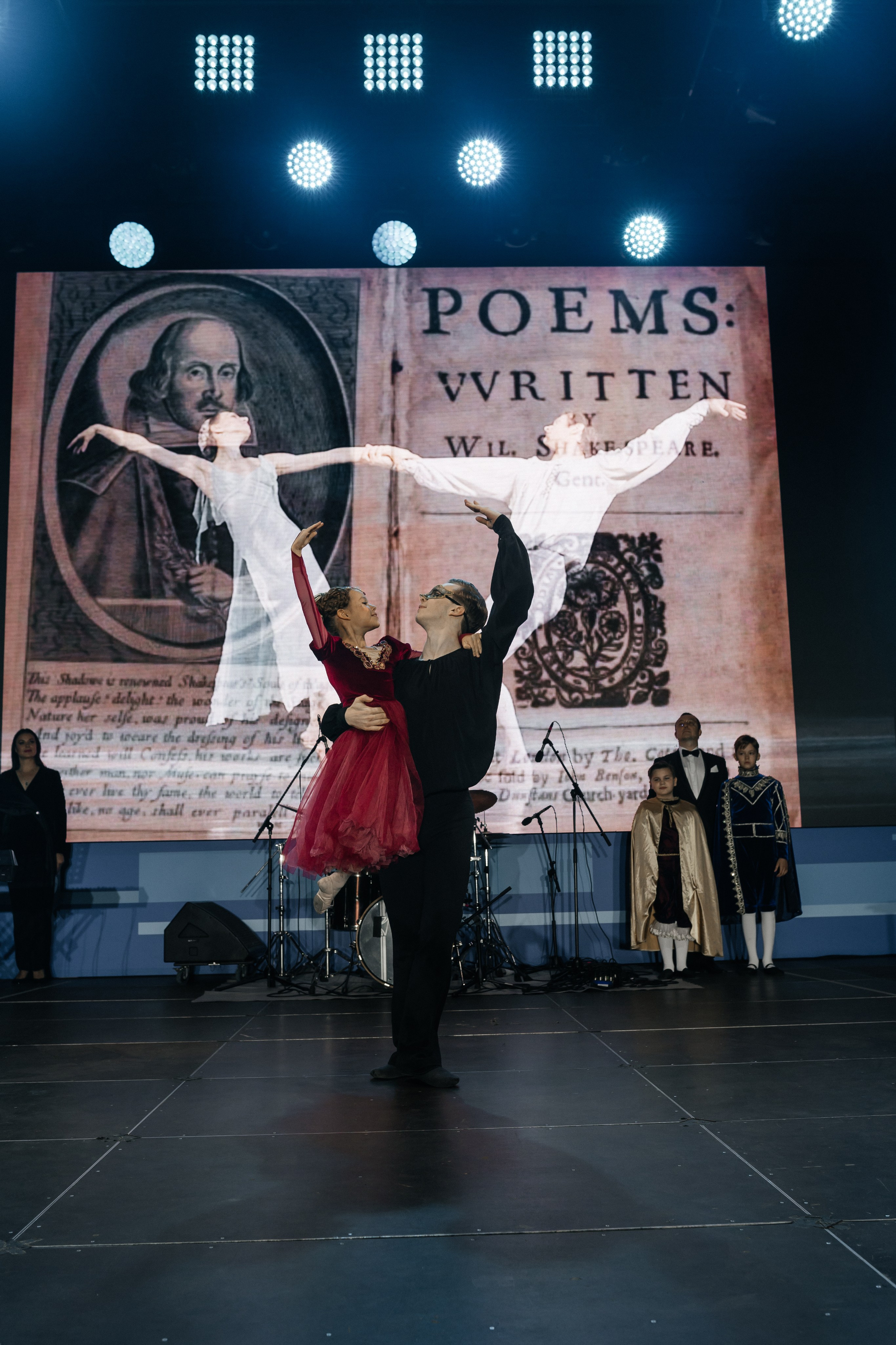 Московский урбанистический форум. Фонд Оксаны Фёдоровой. Ромео и Джульета. Фотограф Наталия Федосова, г. Москва. TG и Instagram @nataliya_raw