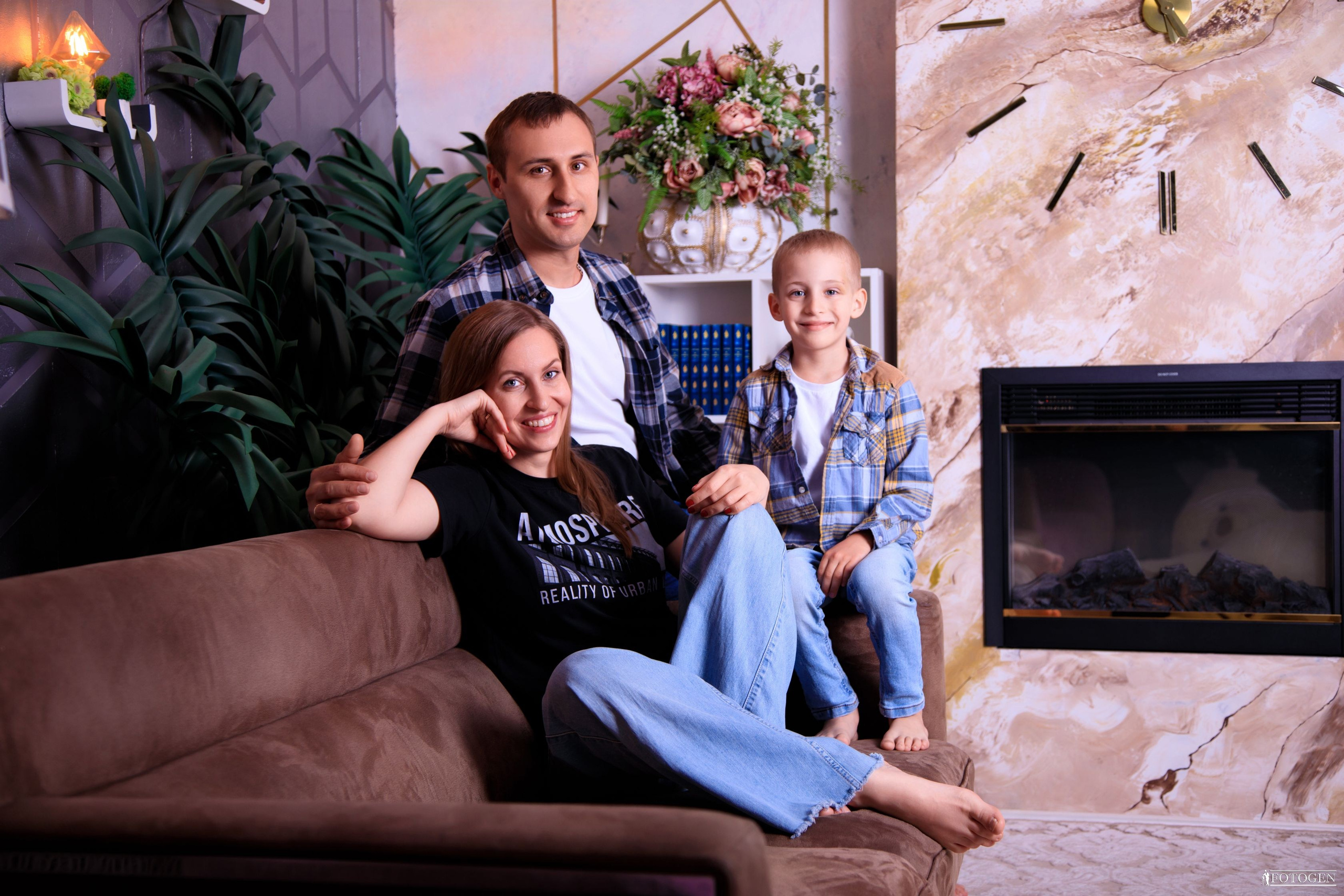 Семейная фотосессия: мама, папа и малыш | Портфолио Fotogen. Интерьерная фотостудия FOTOGEN г. Краснодар