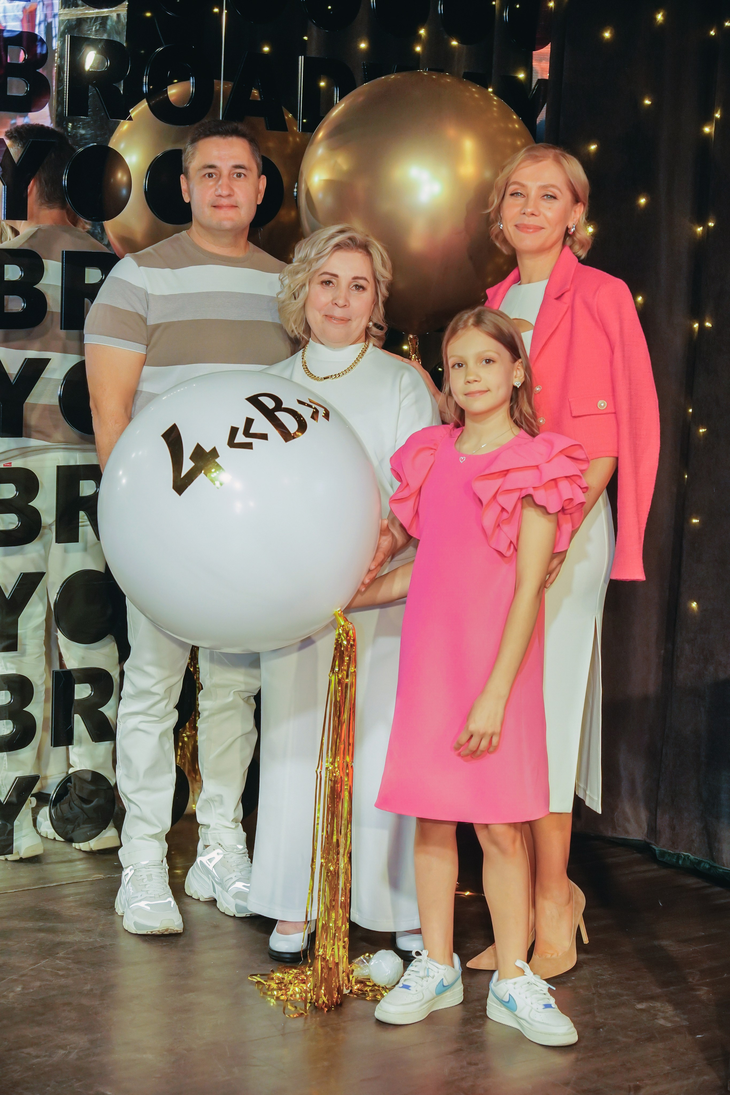 Выпускной. Занимаюсь профессиональной фотографией и живу рядом с Байкалом. Работаю в разных жанрах