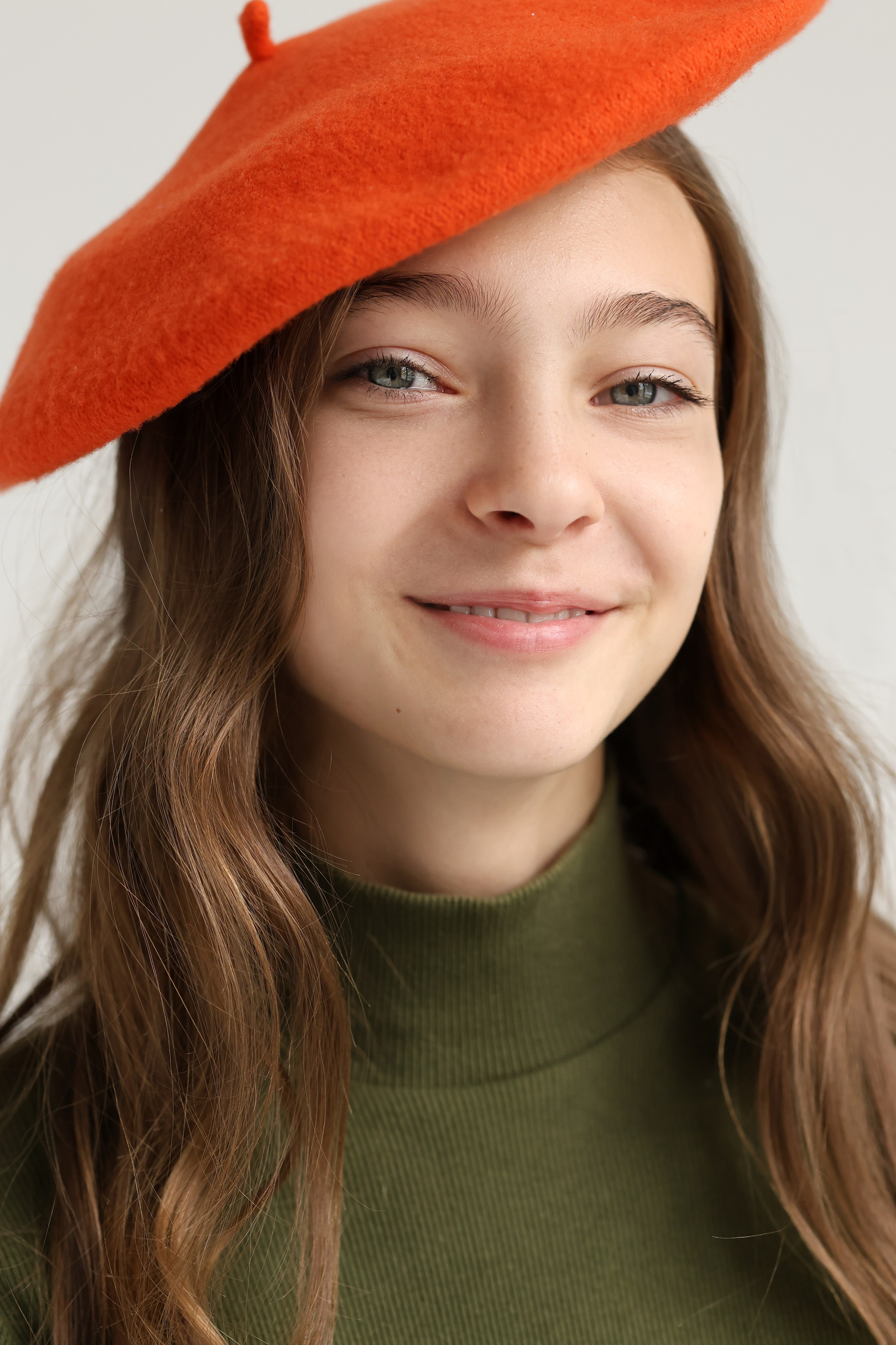 модельные тесты на белой циклораме при дневном освещении 