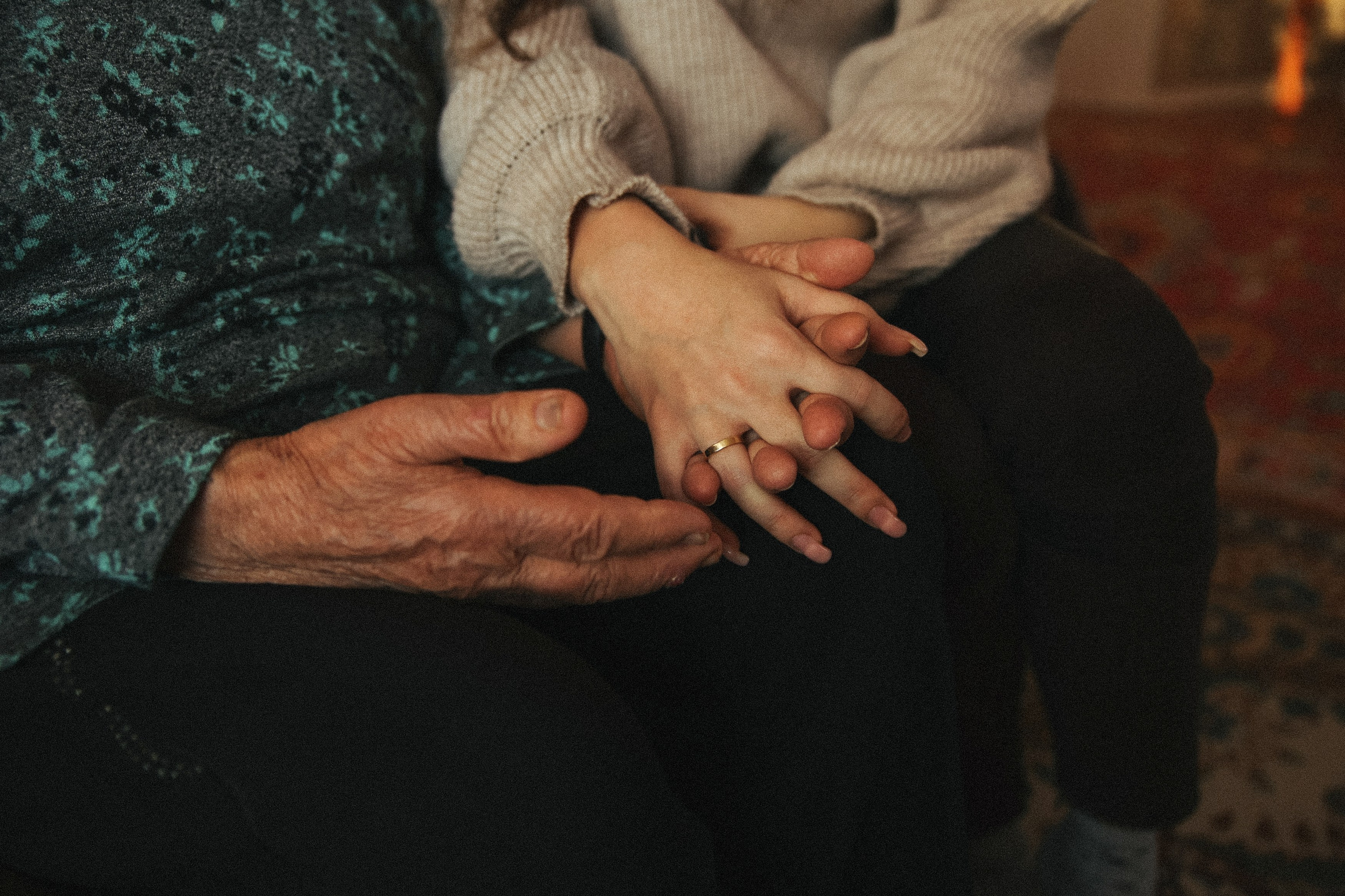 Семейная фотосессия домашняя фотосессия бабушка в гостях у бабушки. Фотограф Владимир Москва