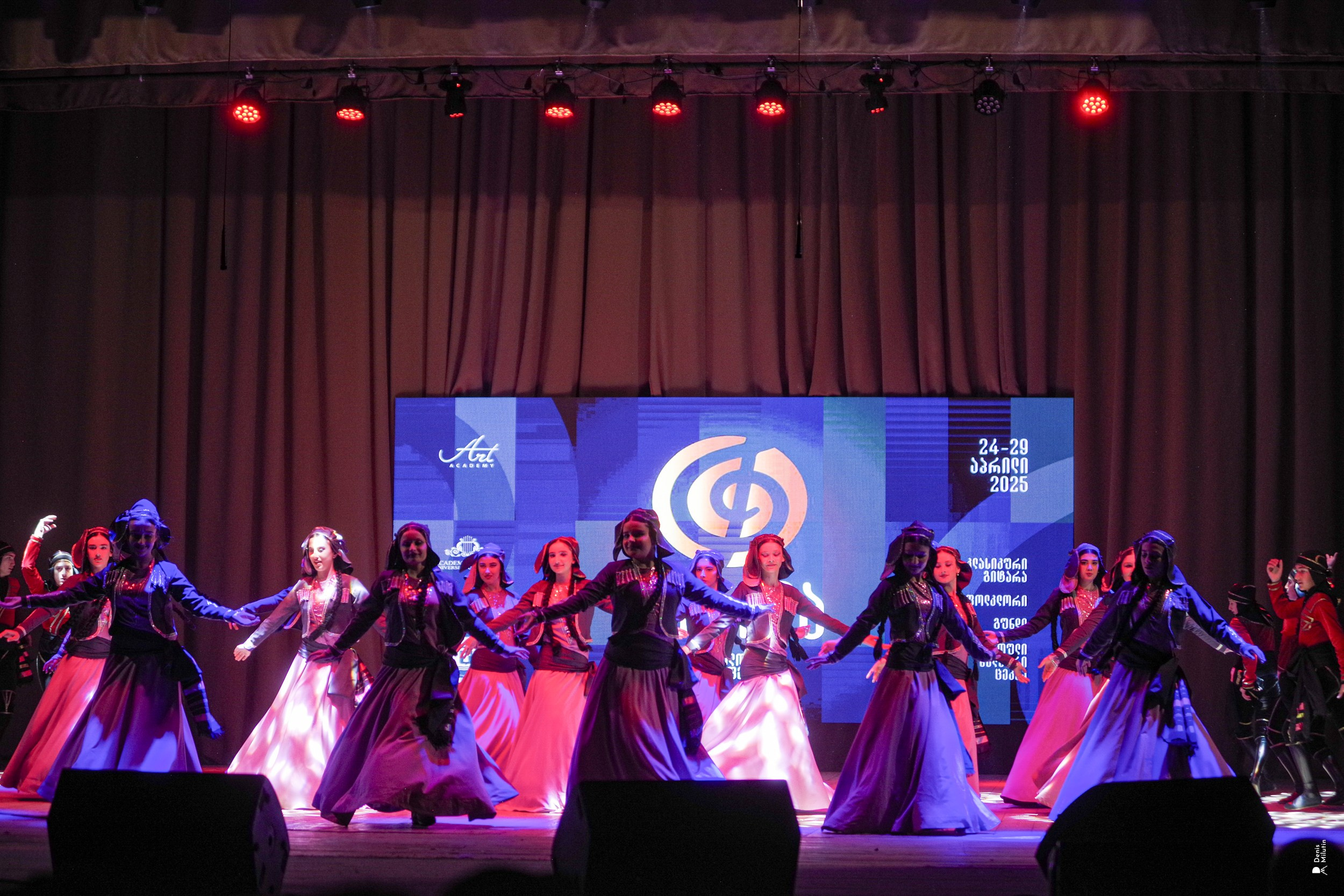 Танцы в Хоби. Портретный фотограф Денис Милютин