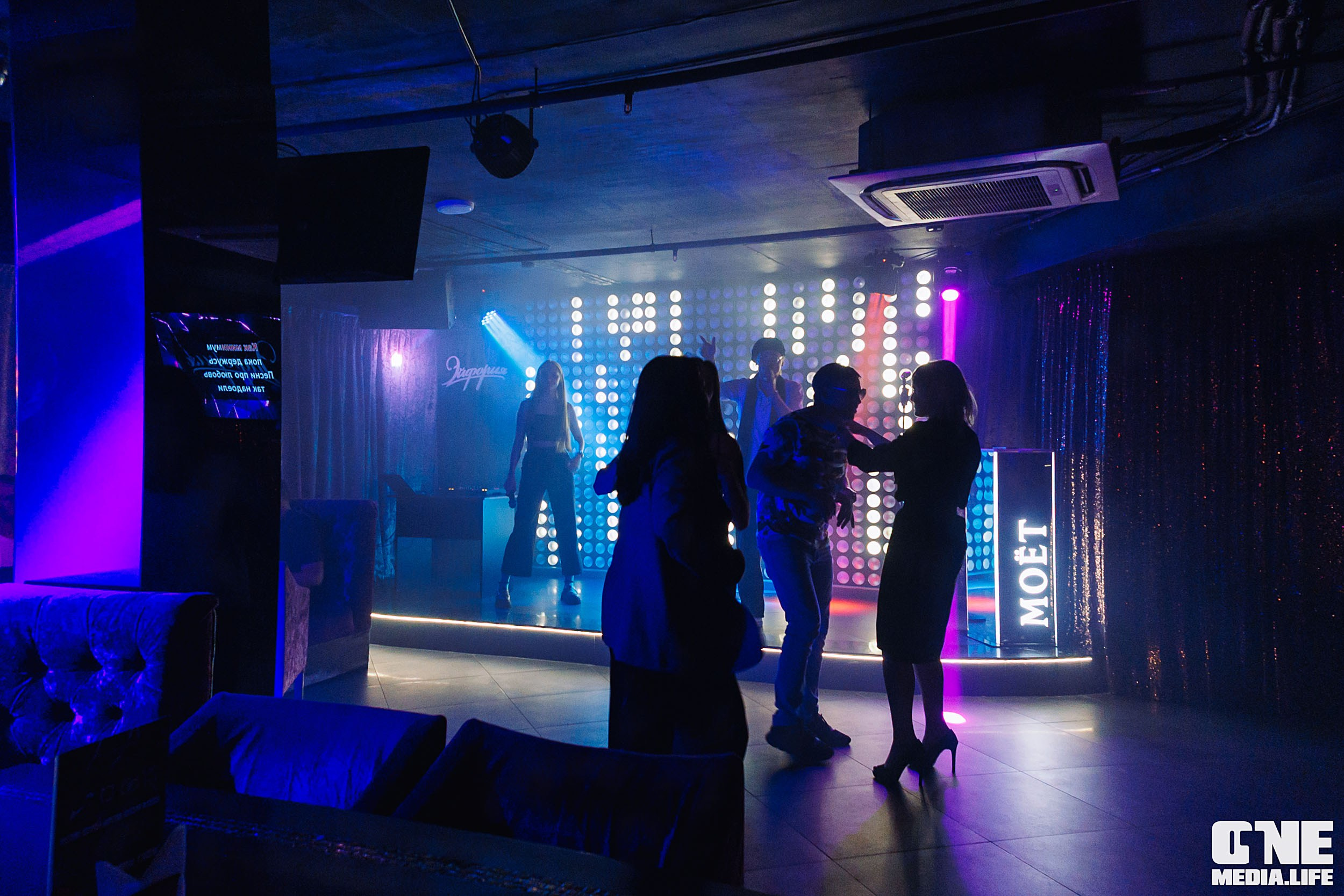 Фоторепортаж в караоке-клубе Эйфория. One Media Life: фоторепортажи, фотоотчеты с мероприятий и заведений