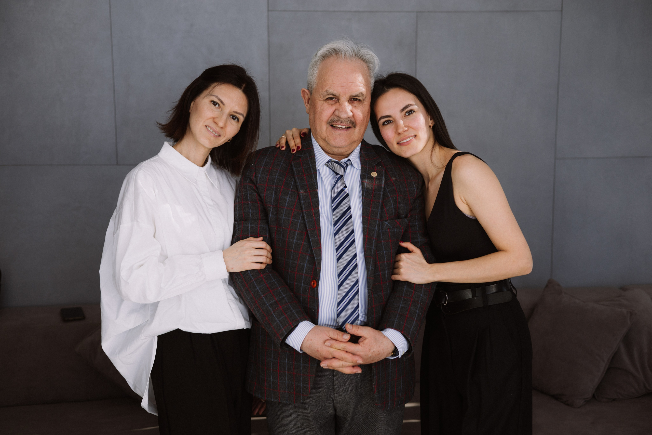 Студийная. Большая семья. Фотограф Уфа Башкирия Мухаметянова Алина. Свадебный семейный портретный