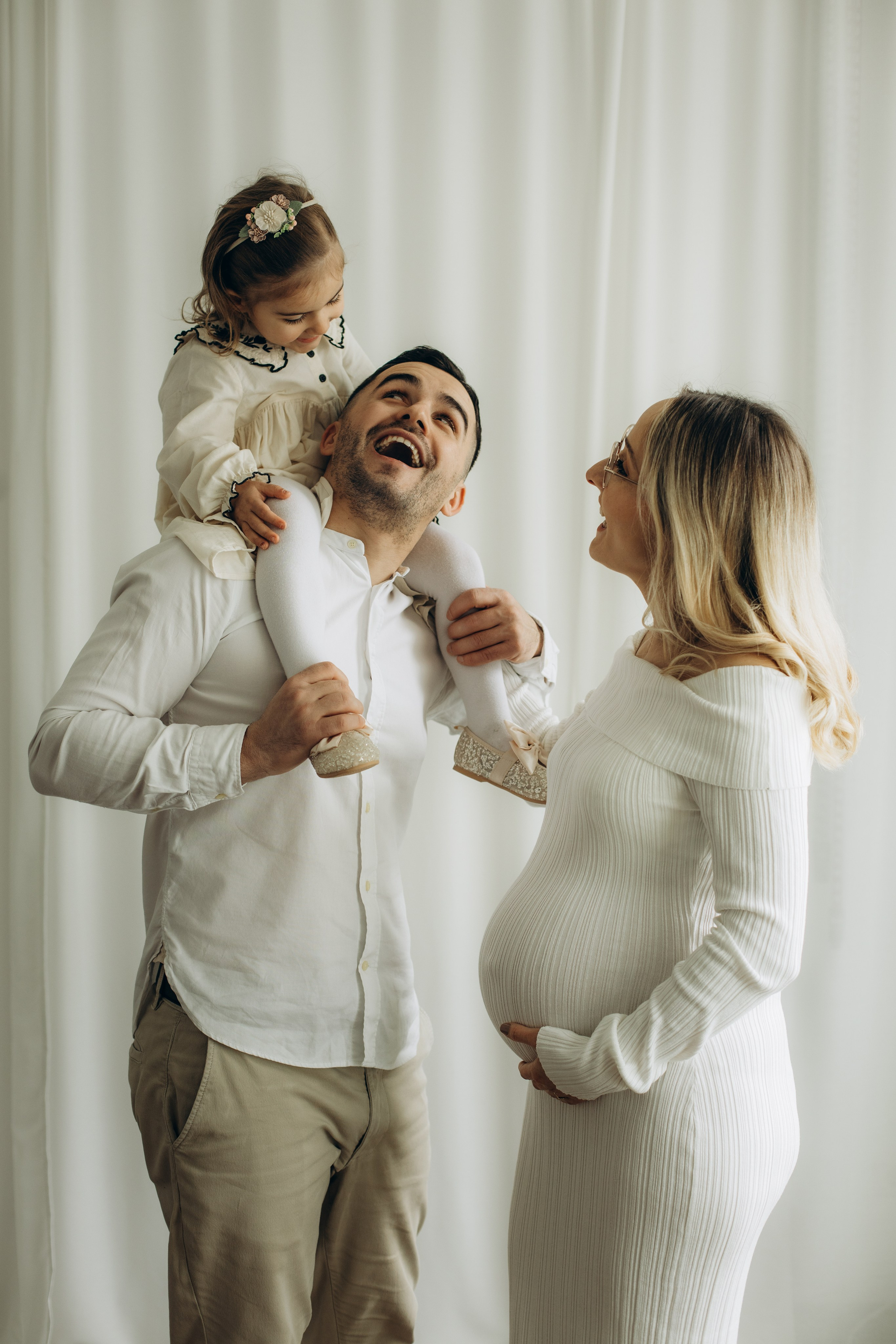 Babybauch-Shooting im Studio. Fotografin in Erlangen, Nürnberg und Umgebung