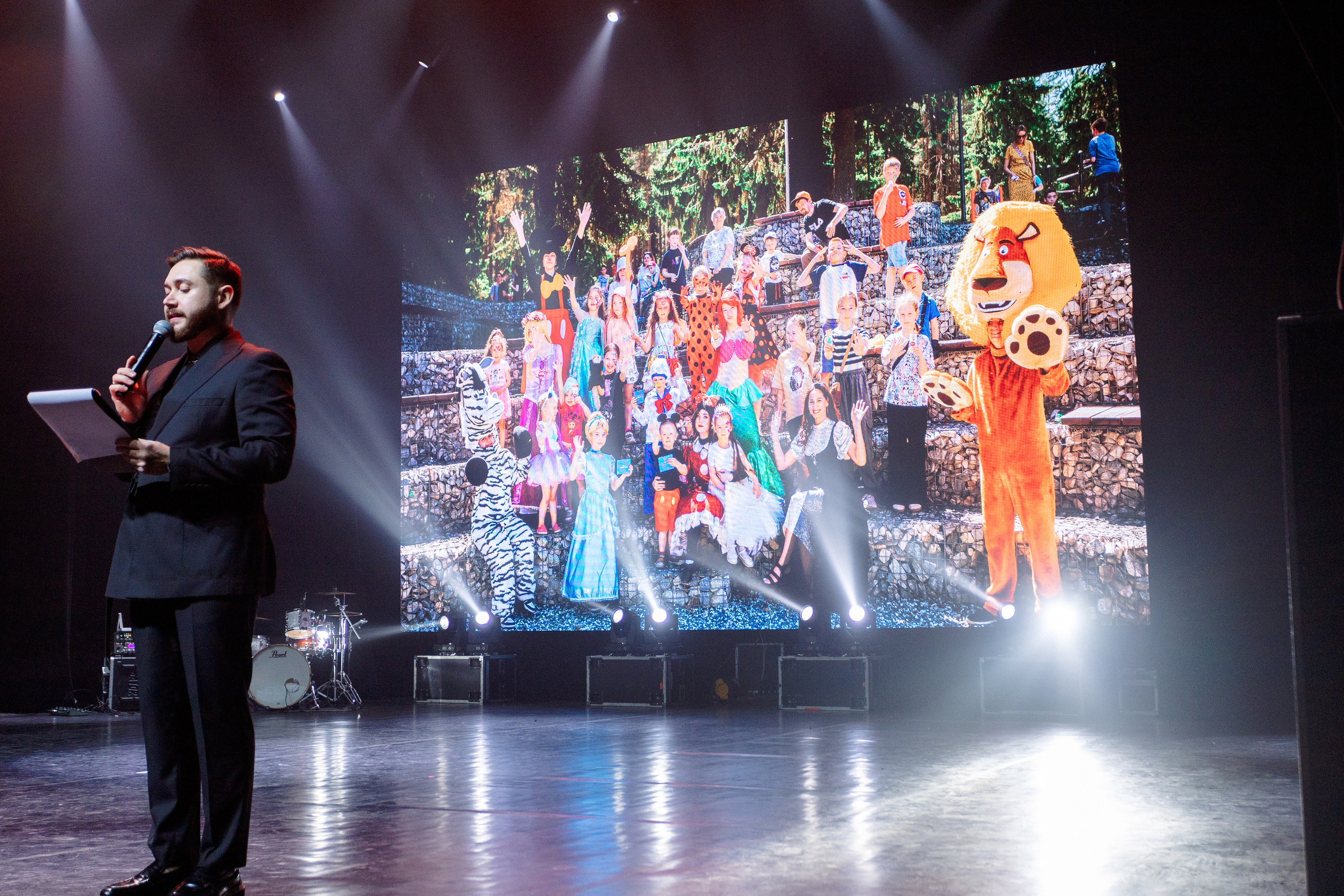 РЕПОРТАЖ: НОВЫЙ ГОД В ДК МЕТАЛЛУРГ. Профессиональный фотограф в Ижевске Леша Петров
