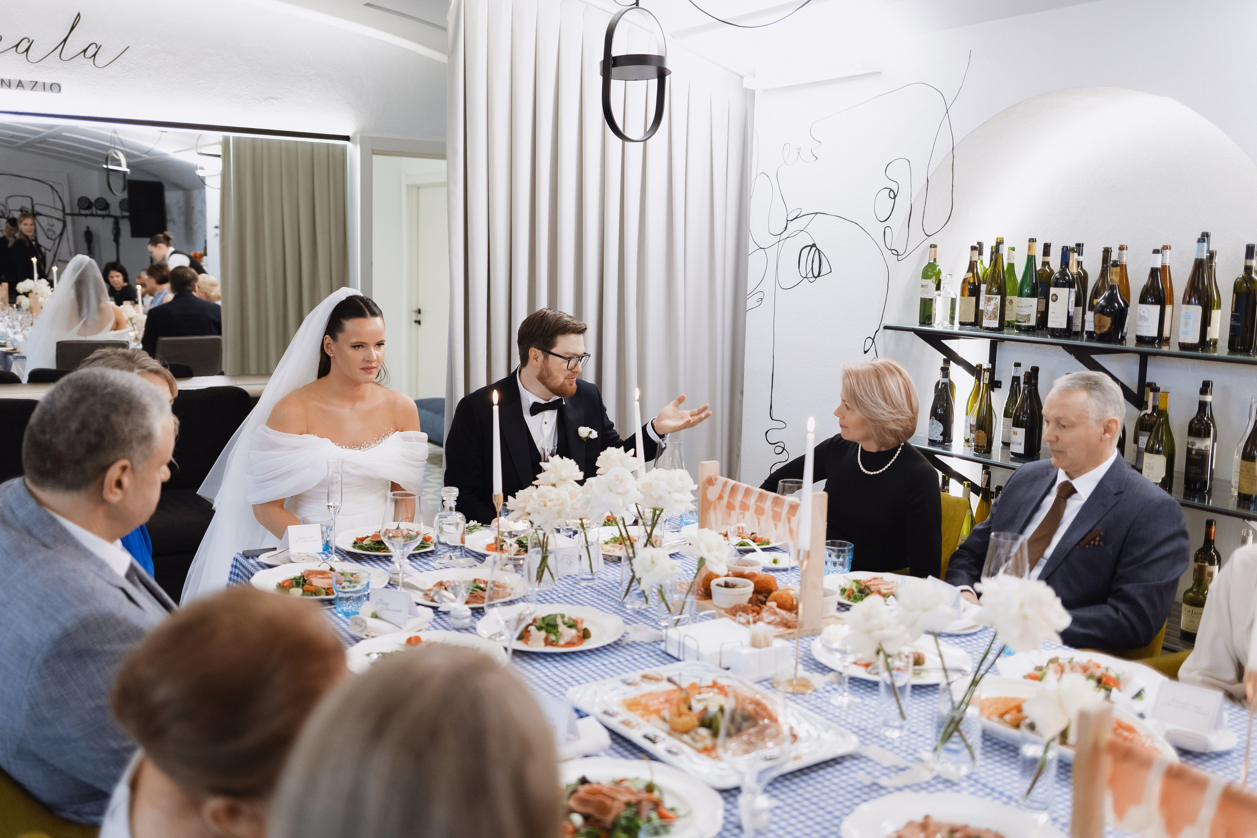 Свадебная фотосессия в Минске в итальянском ресторане La Scala