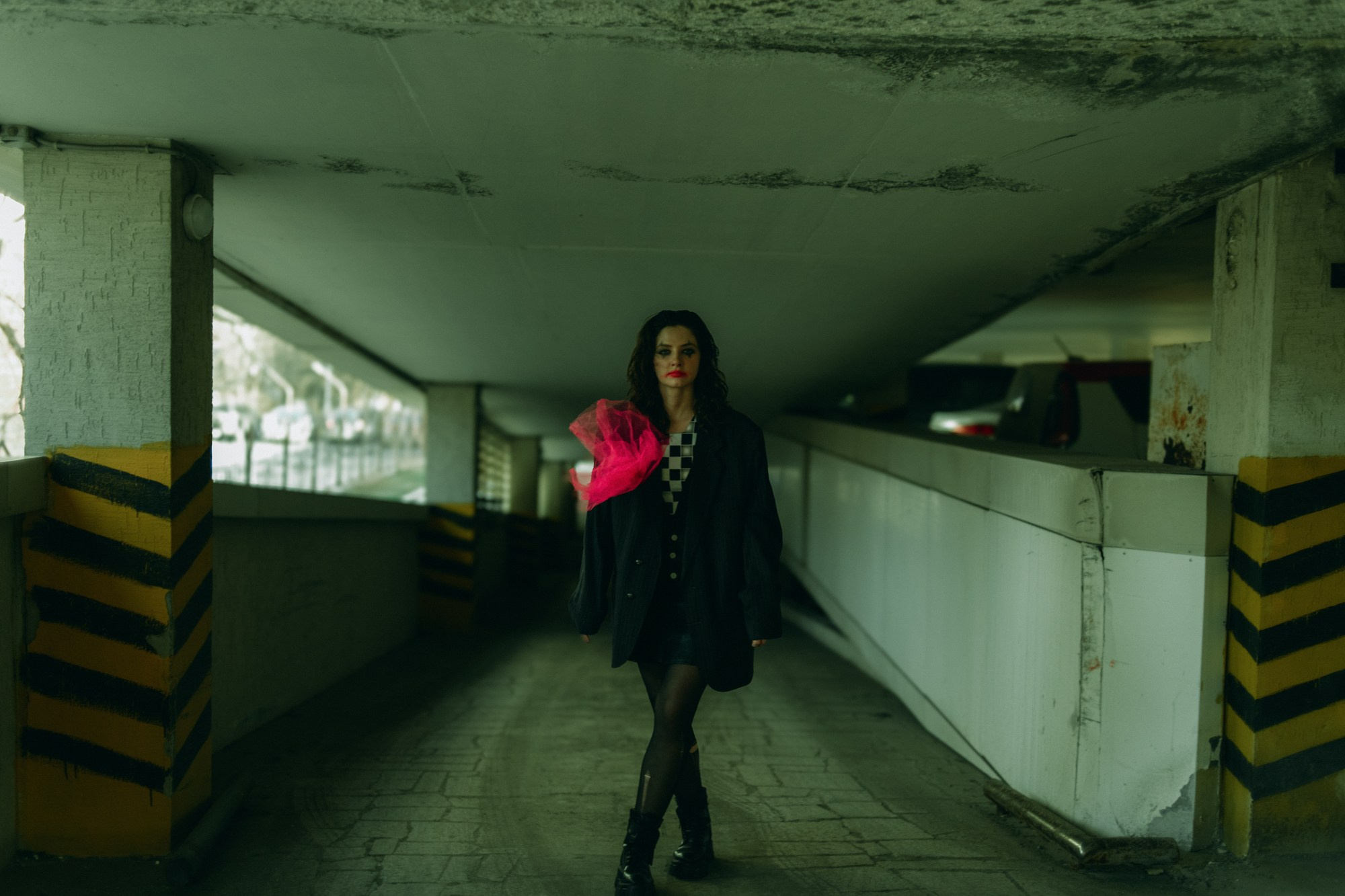 Фотосессия в стиле гранж в Тюмени — Закоулки города | Фотограф Дарья Мустафина. Портретный фотограф Тюмень Дарья Мустафина