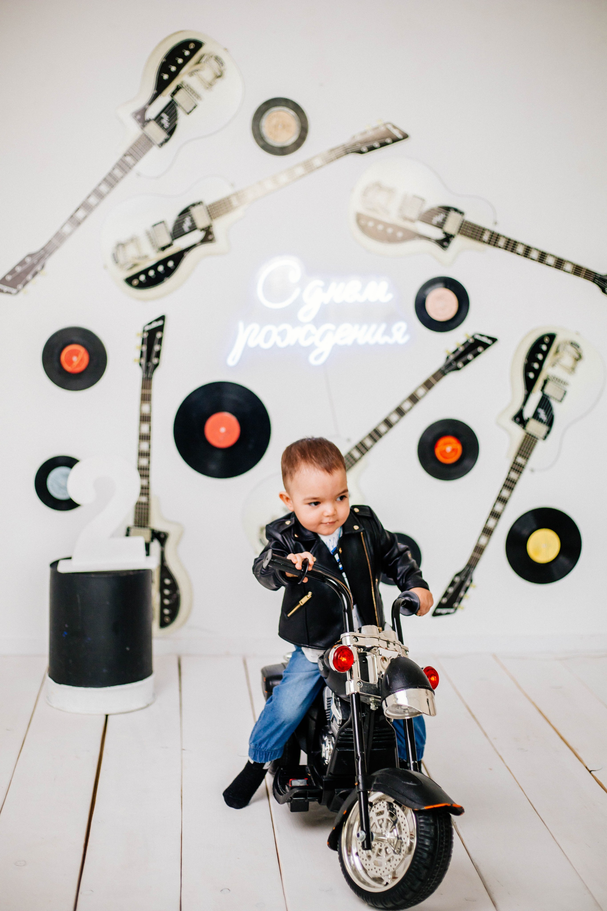 Лев с семьей. Рыжова Тамара