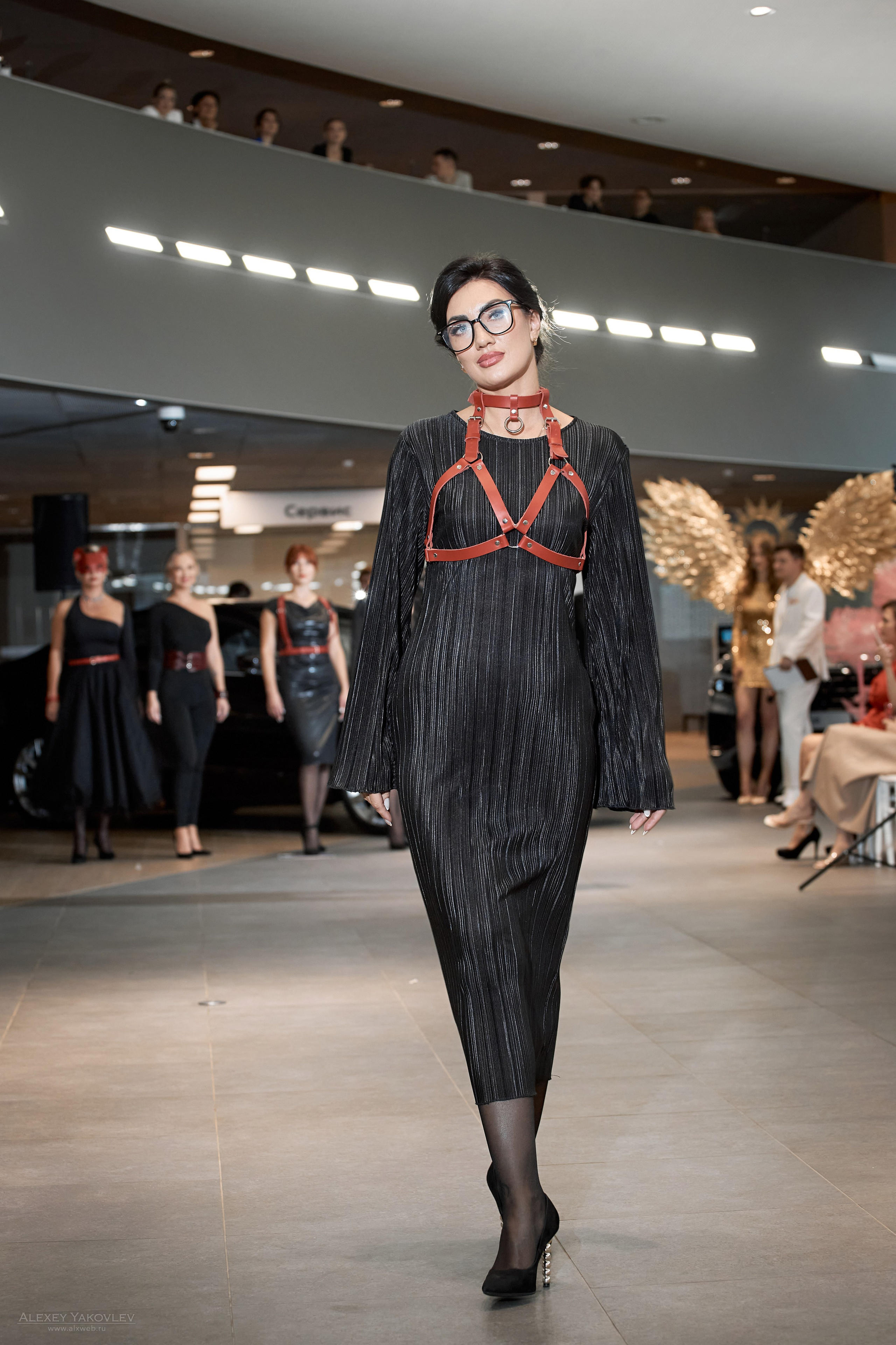 Модный показ PRE-FALL модельной школы Modeling+. Фотограф Алексей Яковлев