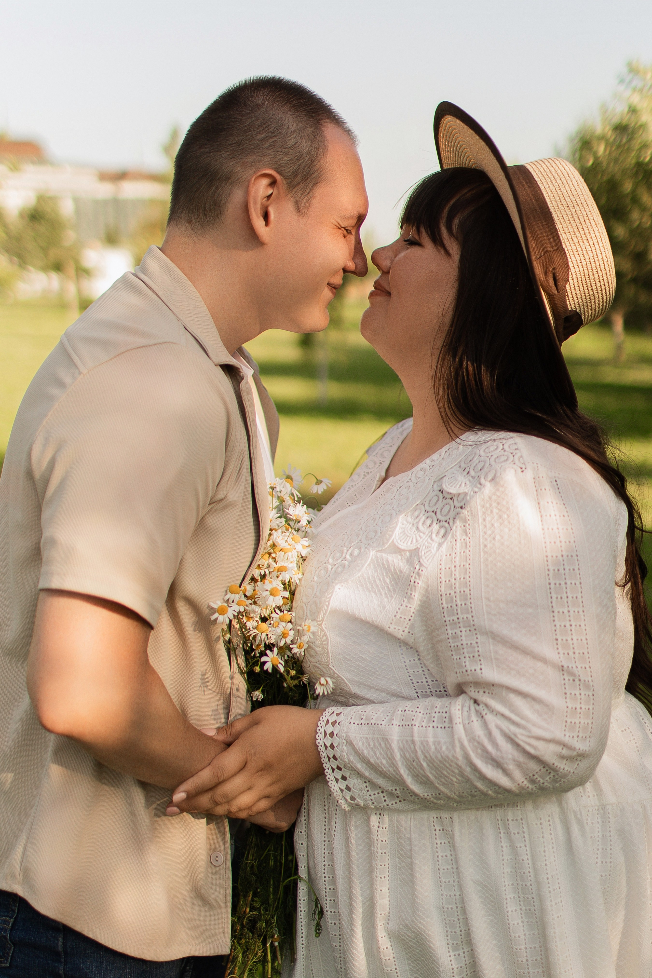 Летний день в парке. Семейная съемка — это красивый способ признаться своей семье в любви