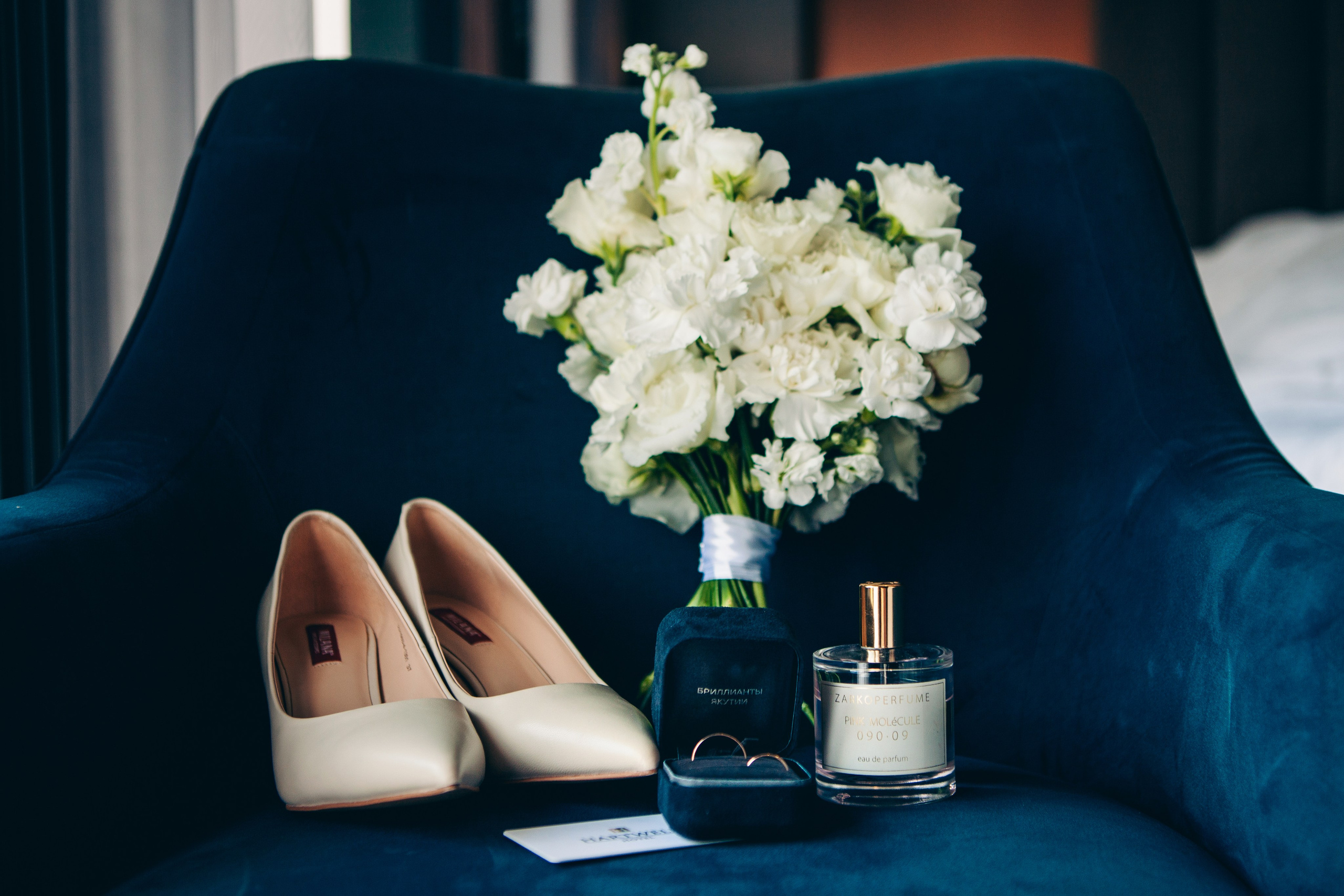 Свадебная фотосессия в отеле hartwell hotel и на патриарших прудах. Фотограф Ольга Ефремова