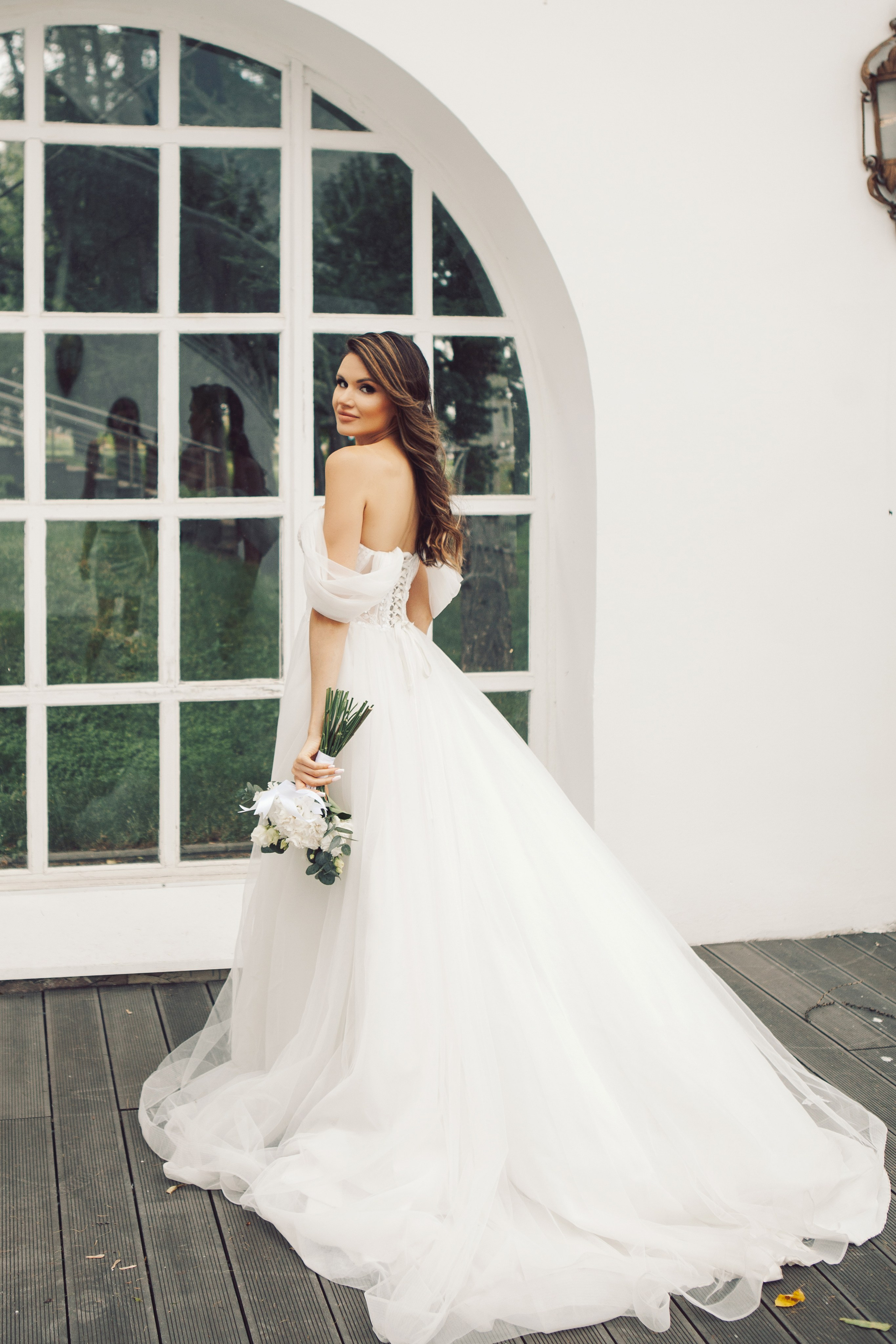 Молодожены в павильоне космонавтики и авиации №34 на вднх и в ресторане московское небо. Фотограф Ольга Ефремова