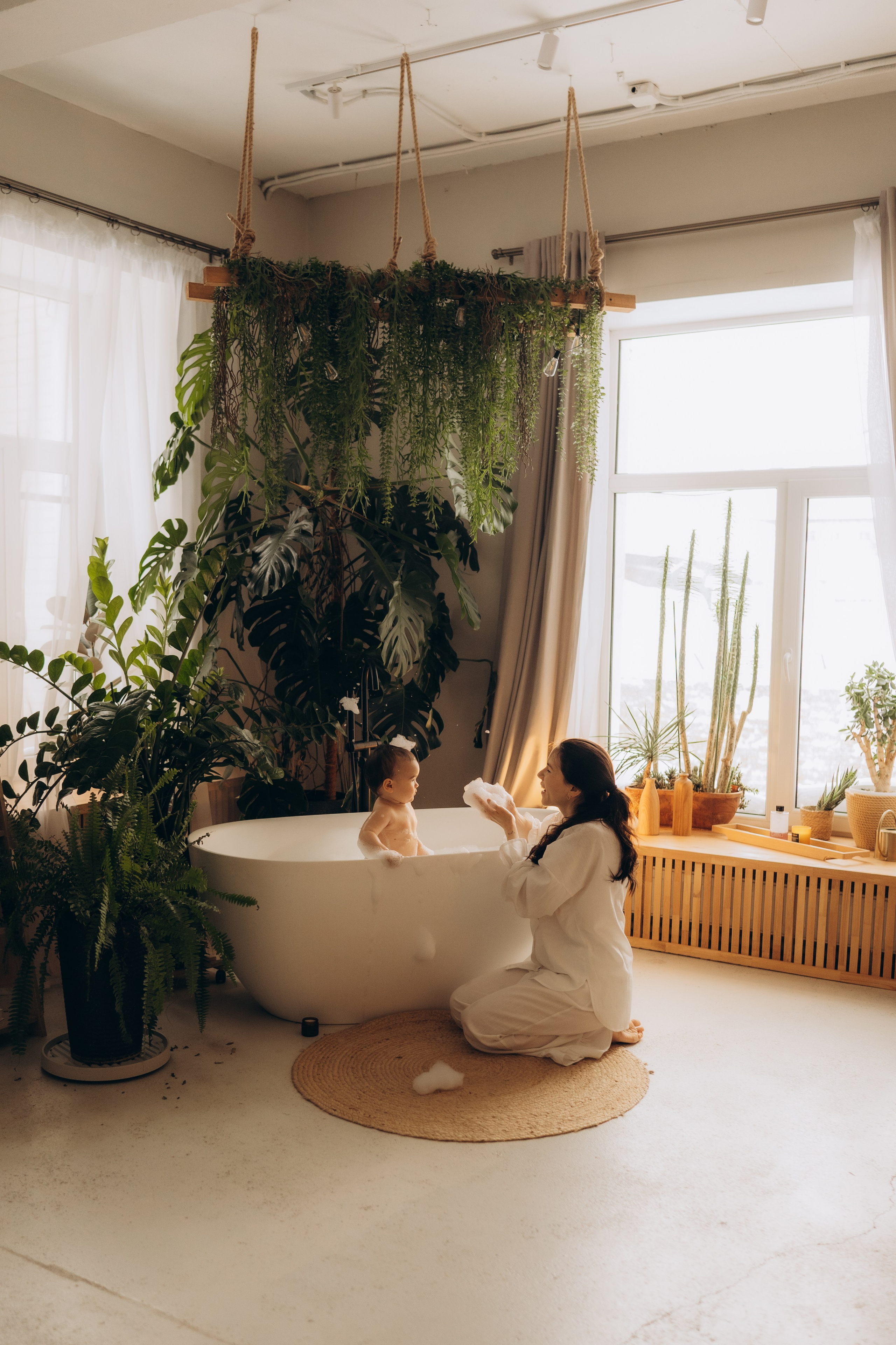 Мама с дочкой, банные процедуры. Семейный фотограф в Казани