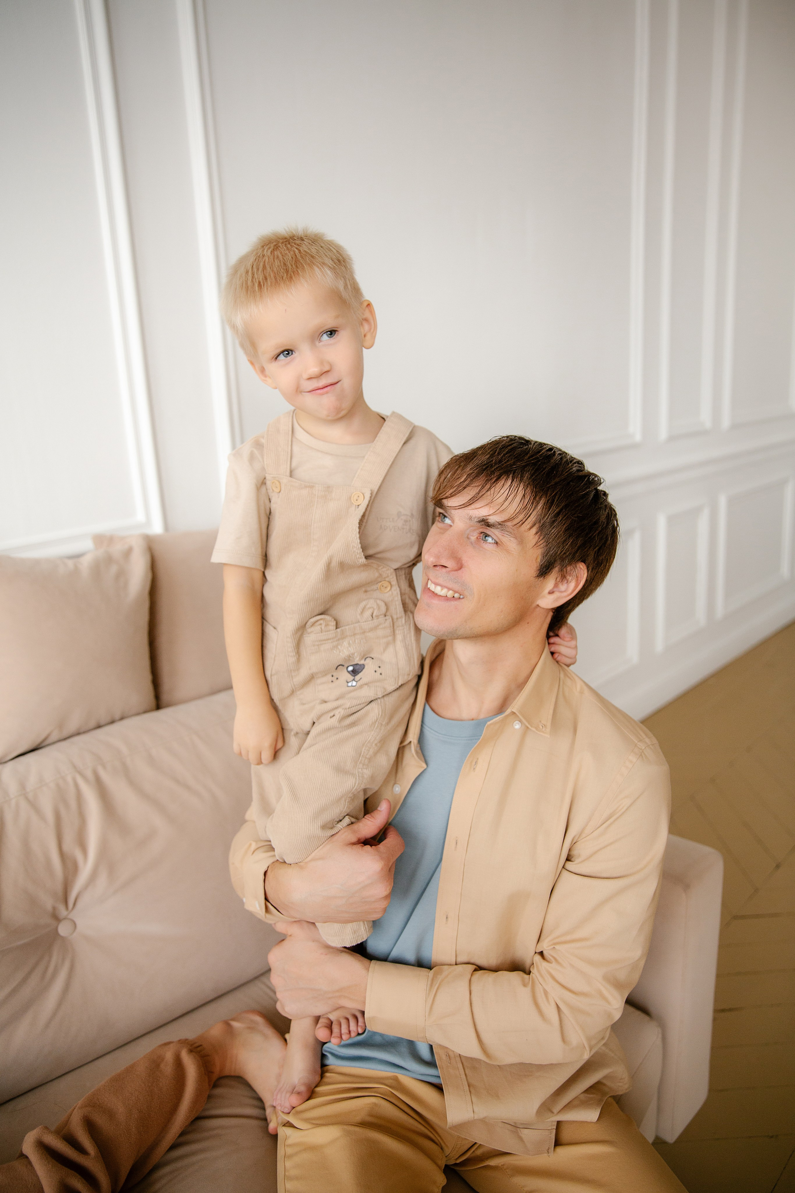 Фотосессия большой семьи в студии