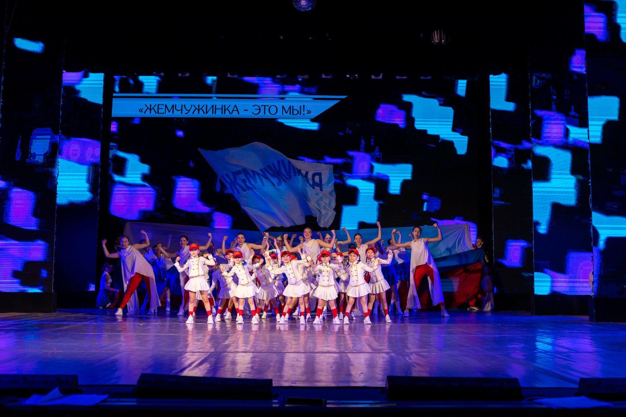 Отчетный концерт Заслуженного коллектива РФ «Жемчужинка» в Оренбурге, ДК «Россия», 2025 г. Фотограф в Оренбурге. Профессиональный фотограф