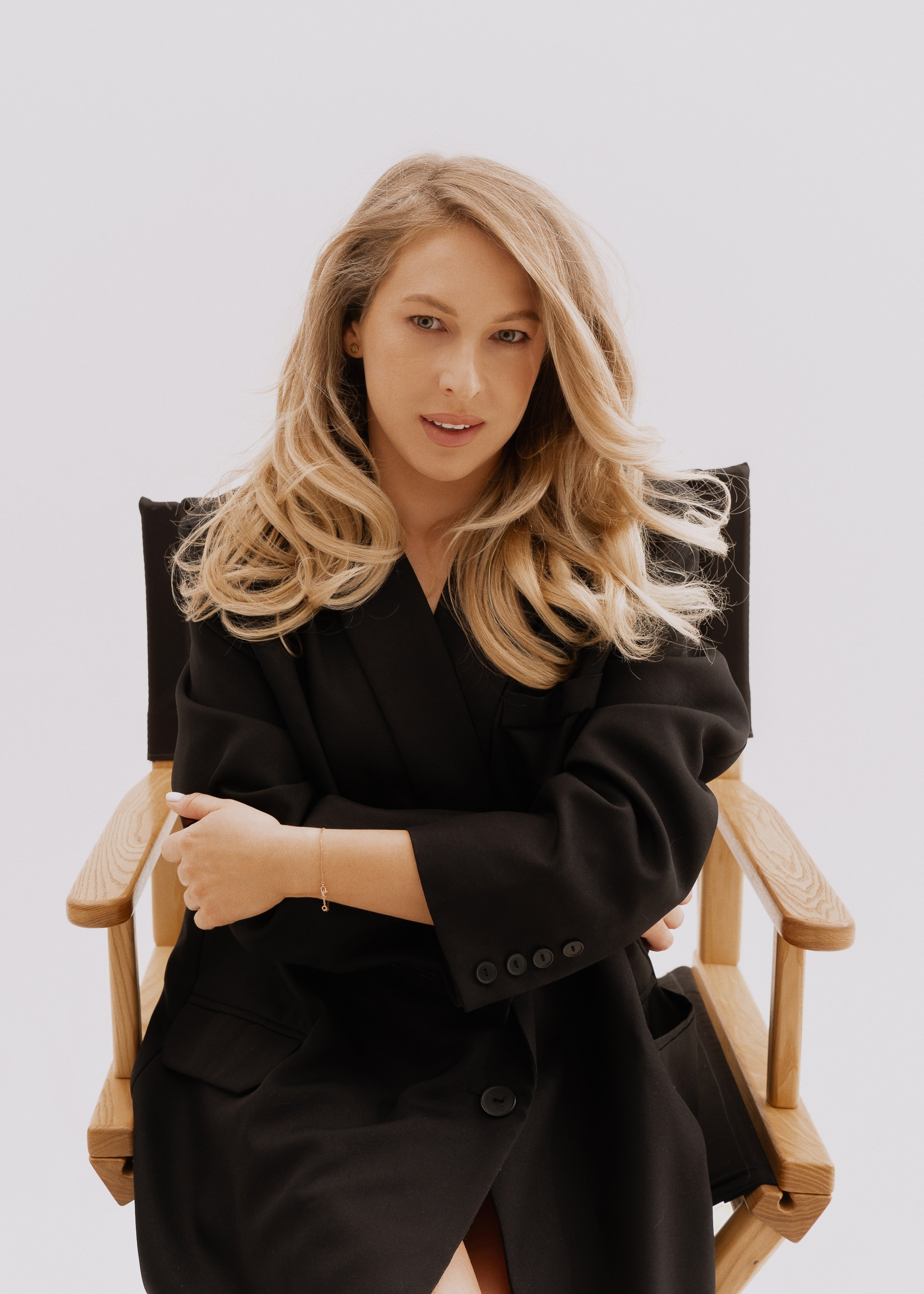 ЮЛЯ. Женский портрет