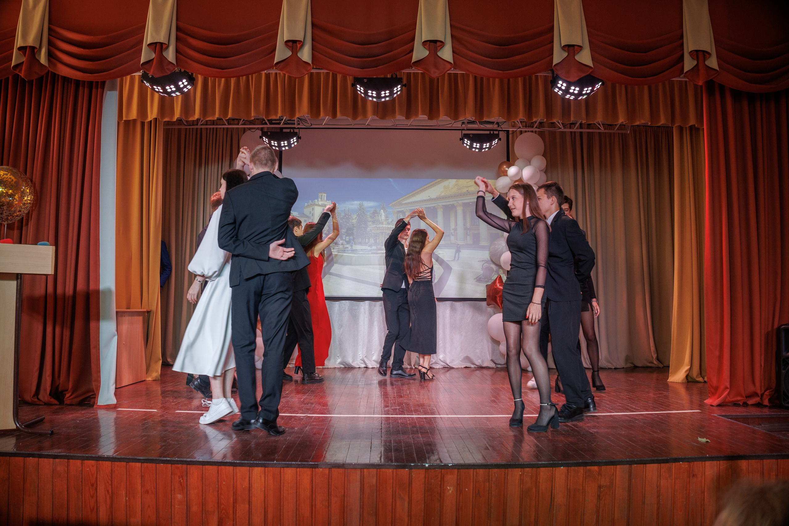 Вручение аттестатов. Свадебный и семейный фотограф в Новосибирске Ирина Дорошкова