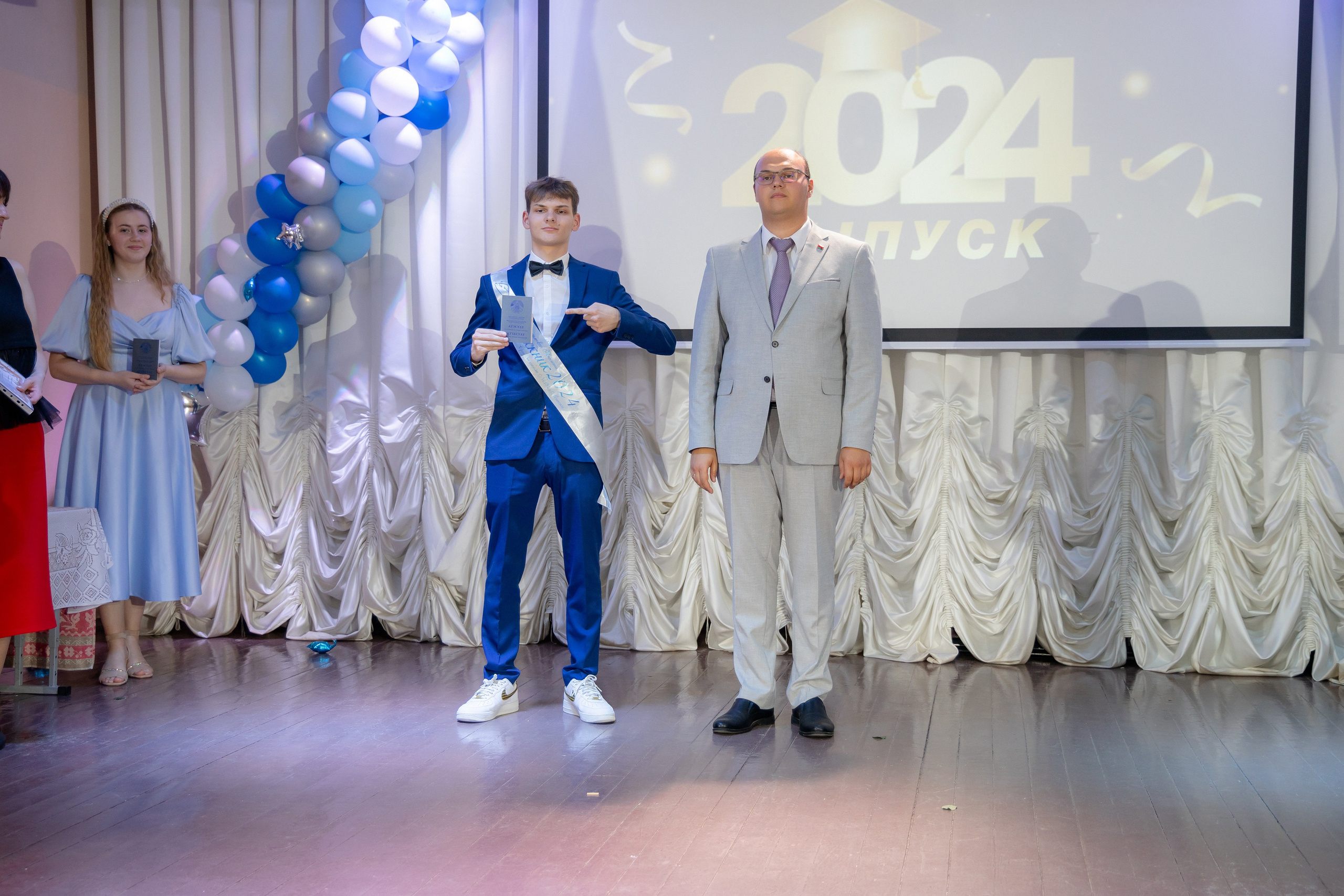 Школьный выпускной 2024 год в Соколе (Минск). Свадебный фотограф в Минске/Беларуси Сергей Спиридонов