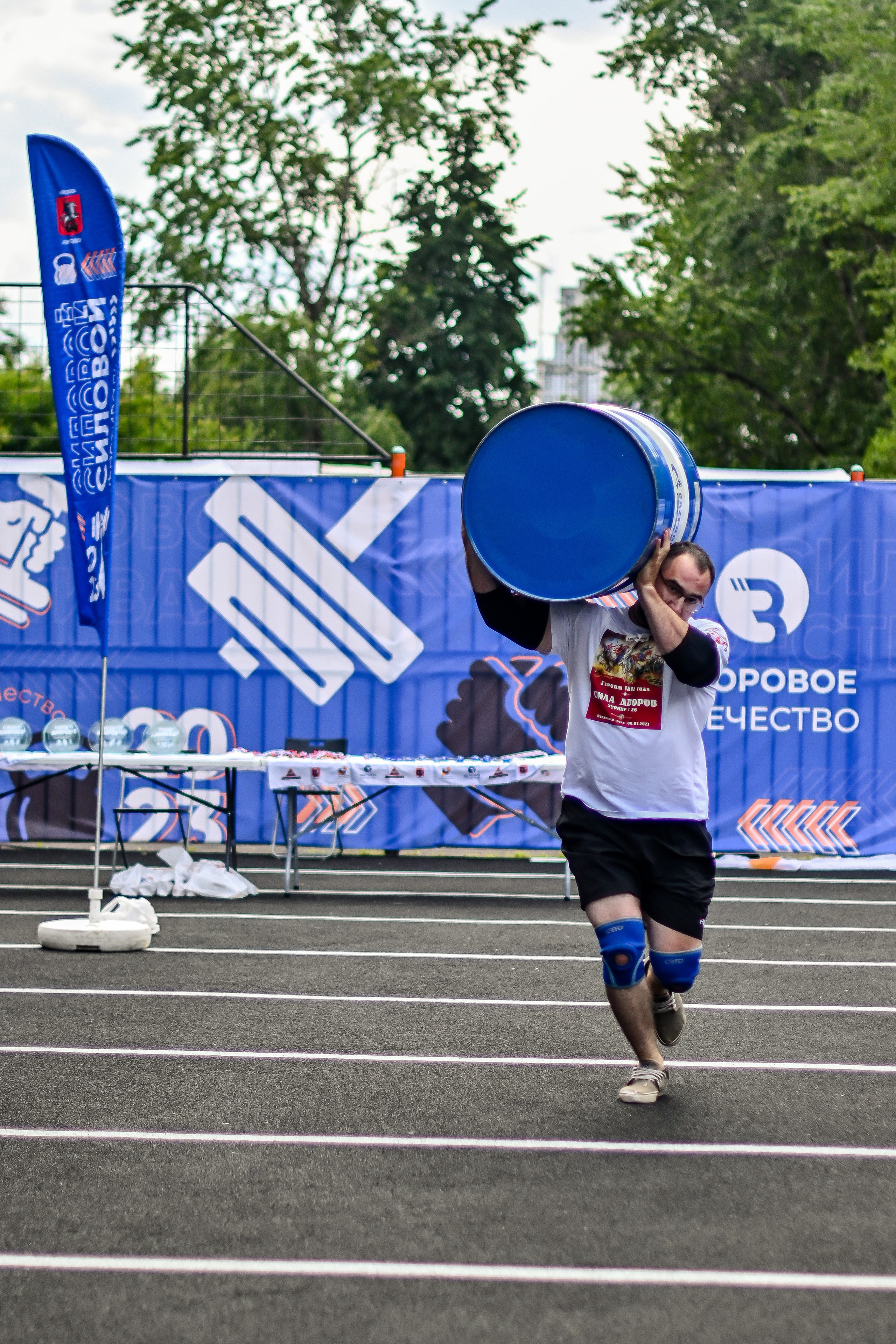СТРОНГ. Фотограф для бизнесконтента, репортажей и семейного альбома в Москве