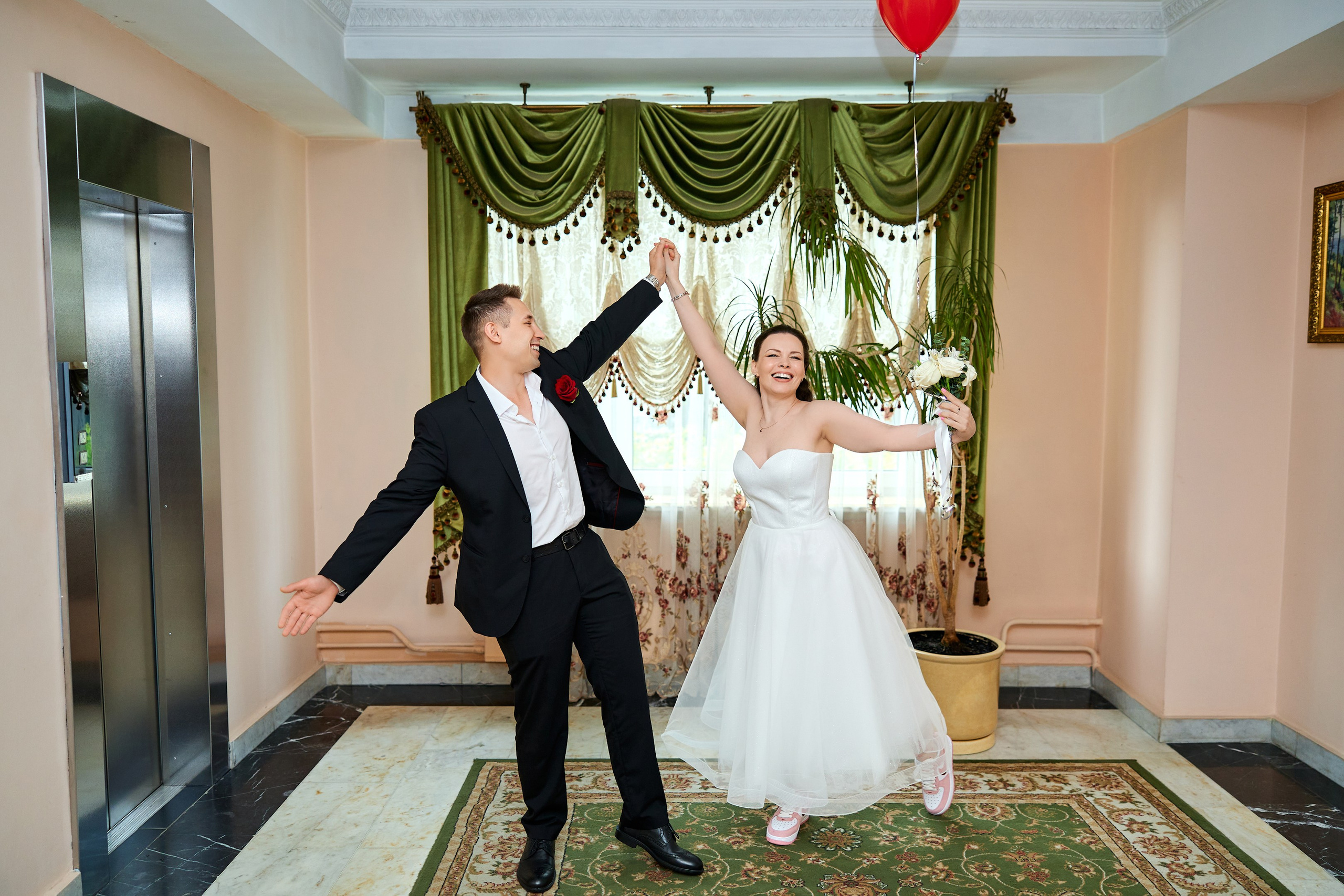 Свадебная фотосъёмка в гостинице Даниловская. Свадебный фотограф Сергей Колбинский