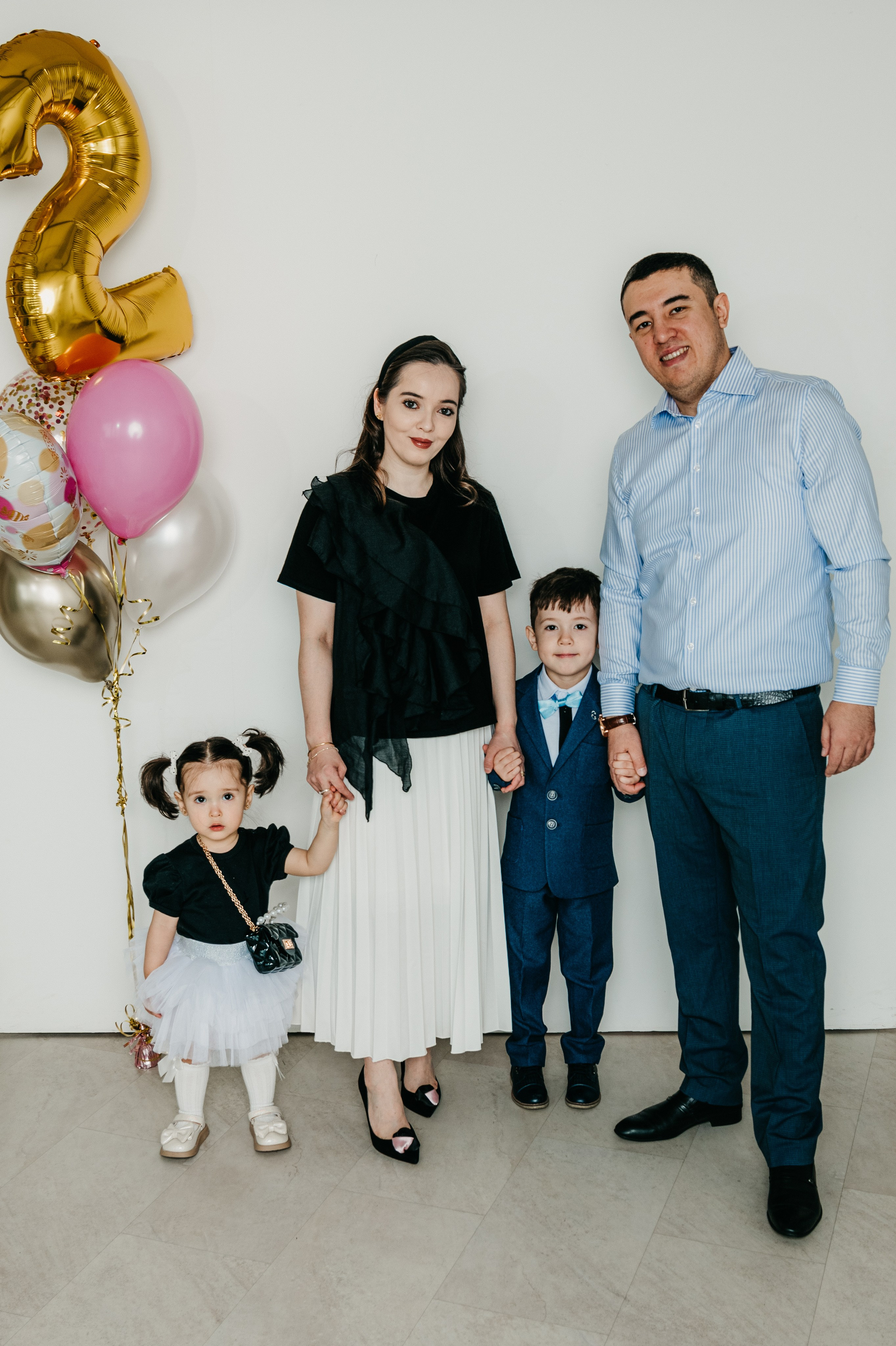 Майя с семьей. Фотограф на выписку из роддома в Москве и МО