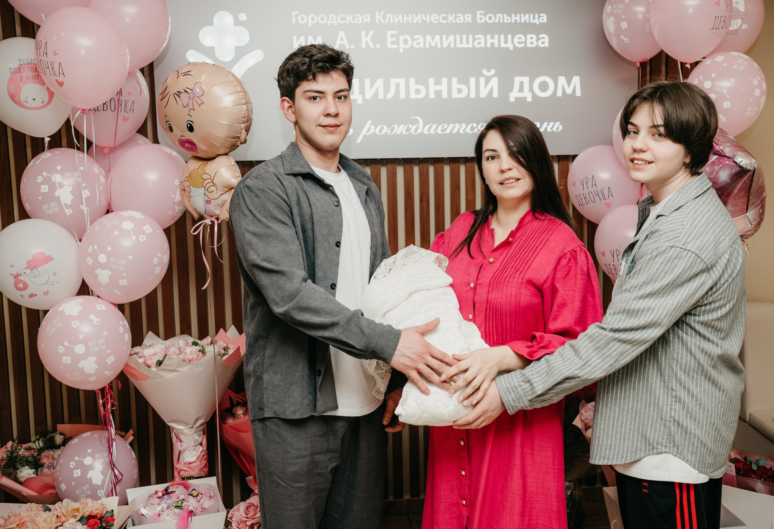 Выписка Адель. Ерамишанцева. Фотограф на выписку из роддома в Москве и МО