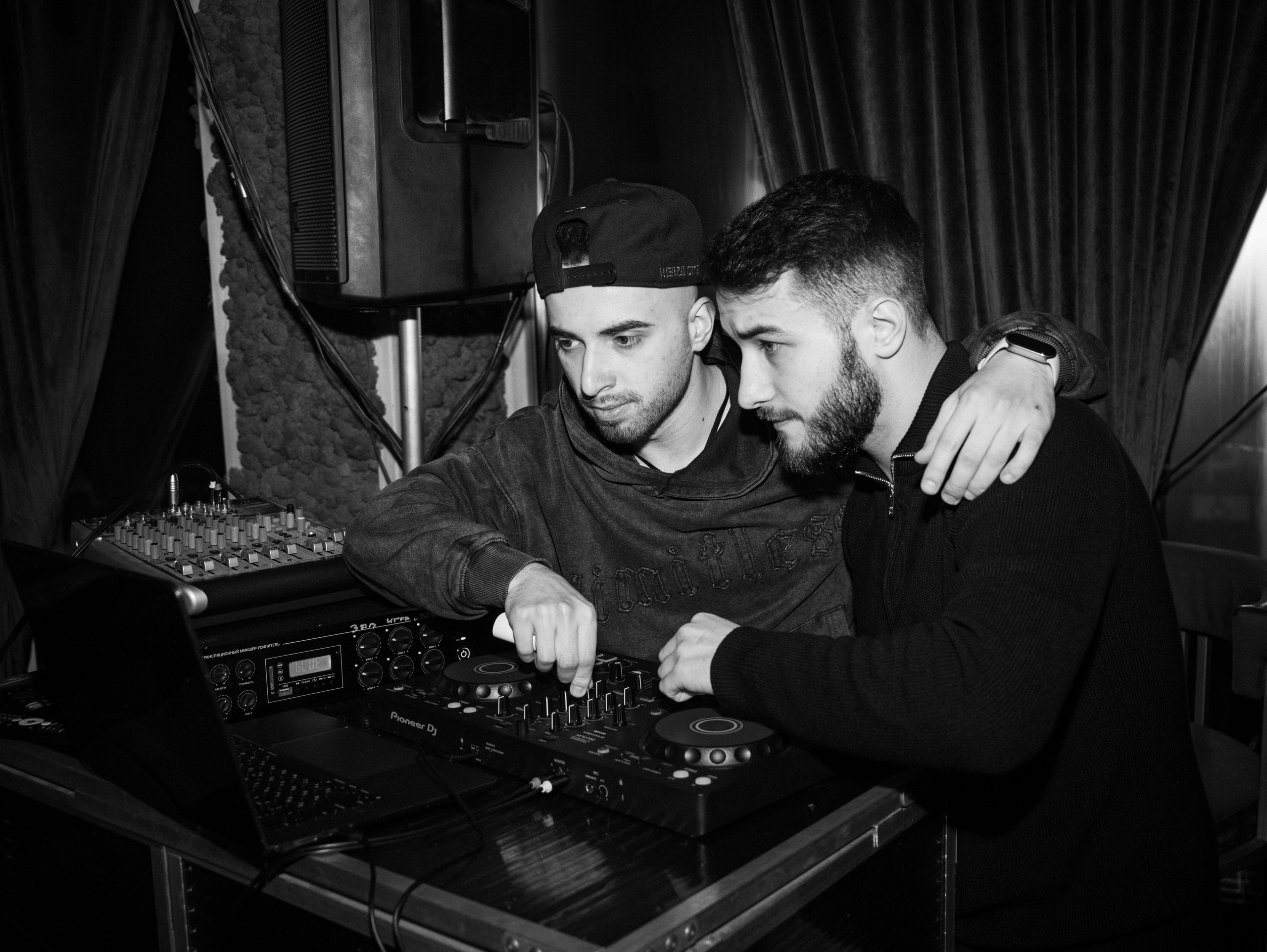 Репортажка из кальян-бара. Свадебный и семейный фотограф в Москве Мила Широких