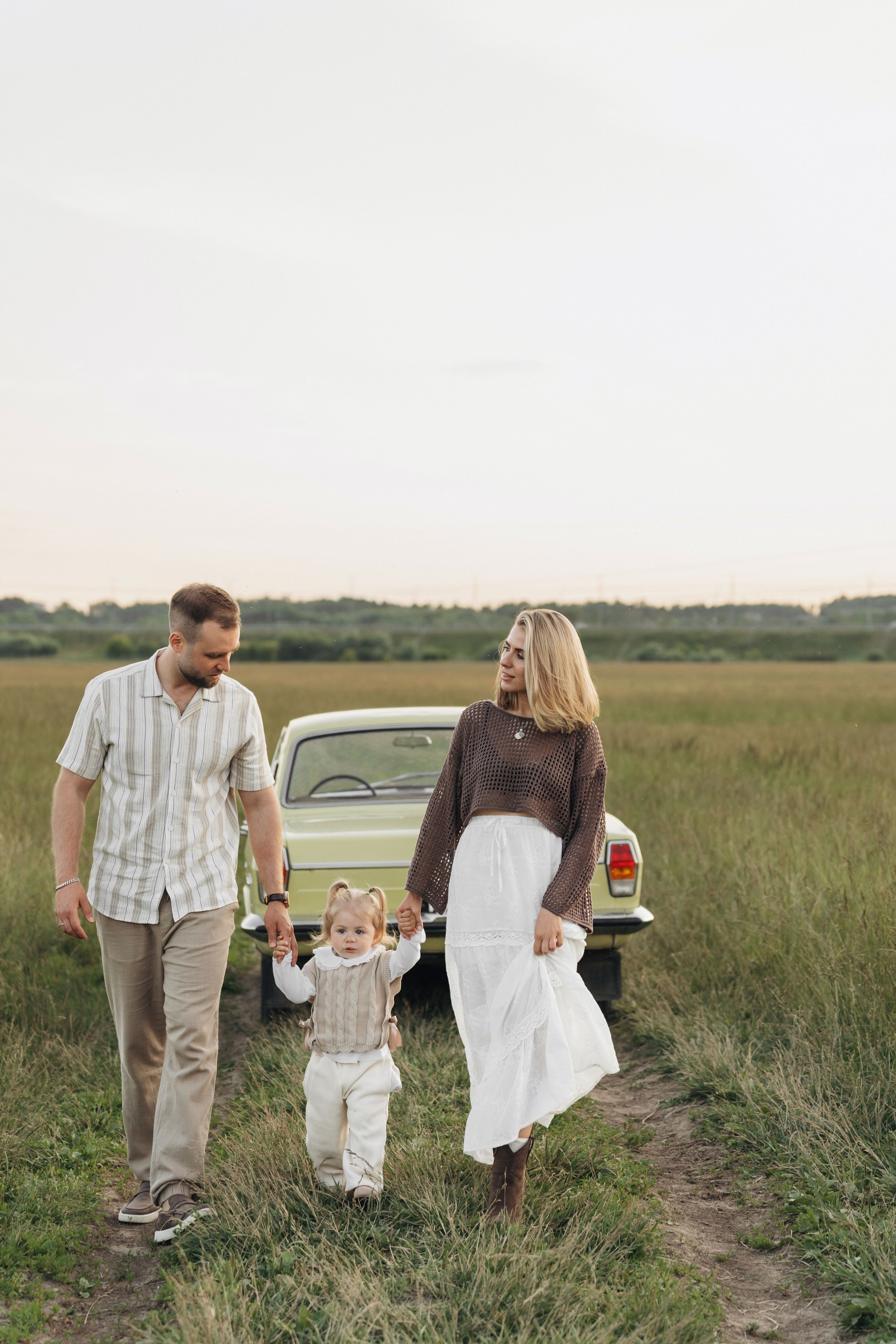 На машине загород. Ваш фотограф Вика Артемова