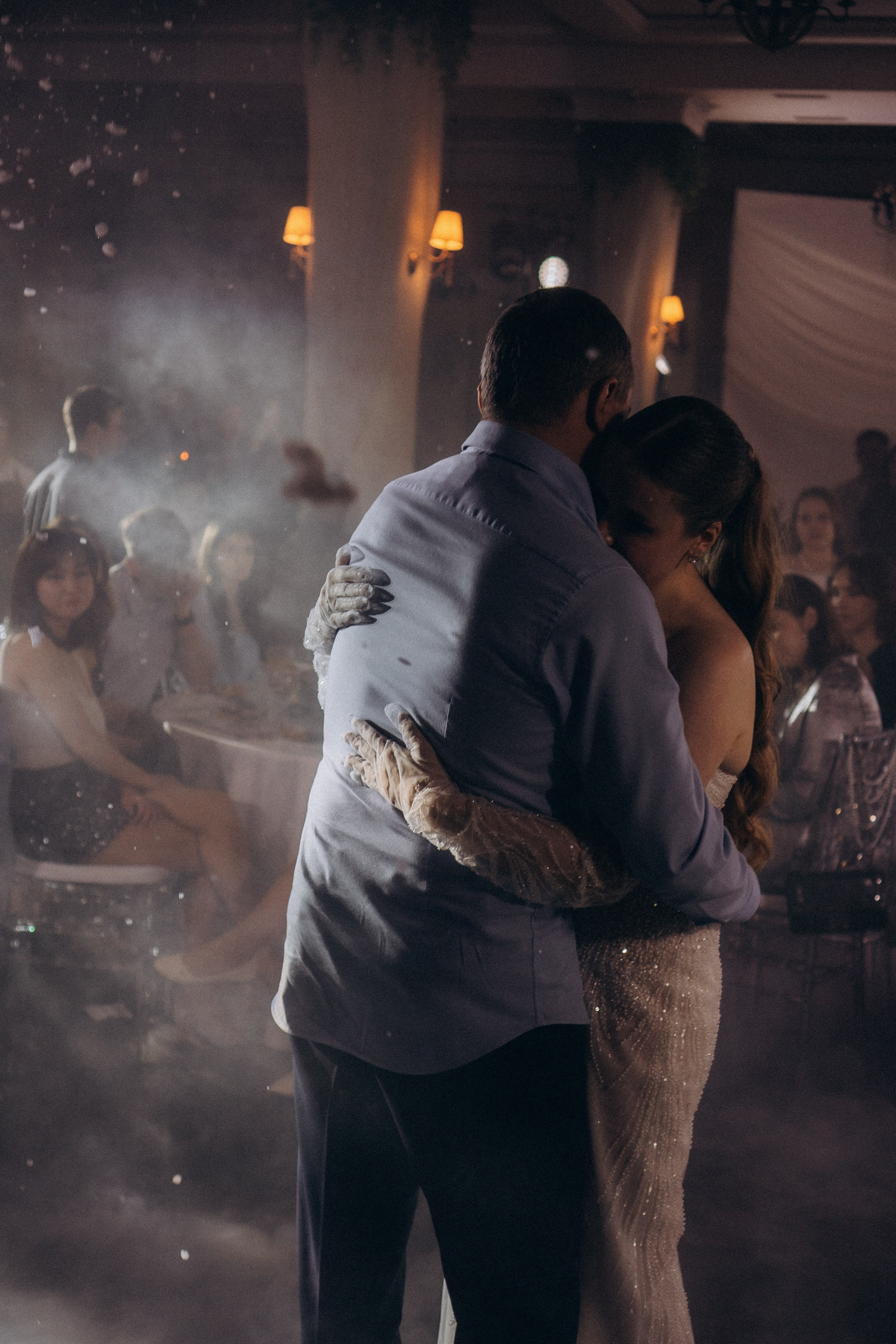 ТАНЕЦ С ПАПОЙ СВАДЕБНМ БАНКЕТЕ (СНЯТО В СИБИРЕ В НИЖНЕВАРТОВСКЕ). Профессиональный фотограф, Санкт-Петербург — Виктория Богомолова