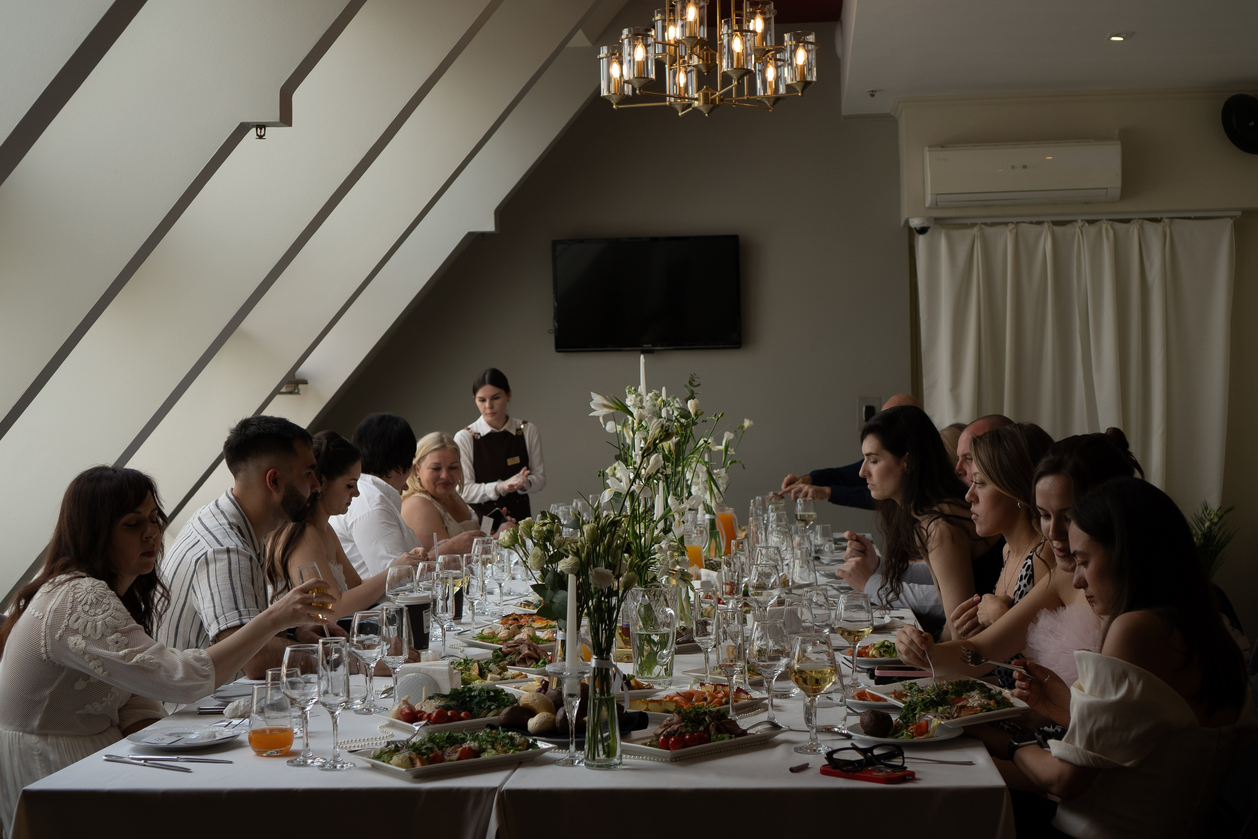 СВАДЕБНЫЙ БАНКЕТ НА ВЛАДИМИРСКОЙ В САНКТ-ПЕТЕРБУРГЕ (КАМЕРНАЯ СВАДЬБА). Профессиональный фотограф, Санкт-Петербург — Виктория Богомолова