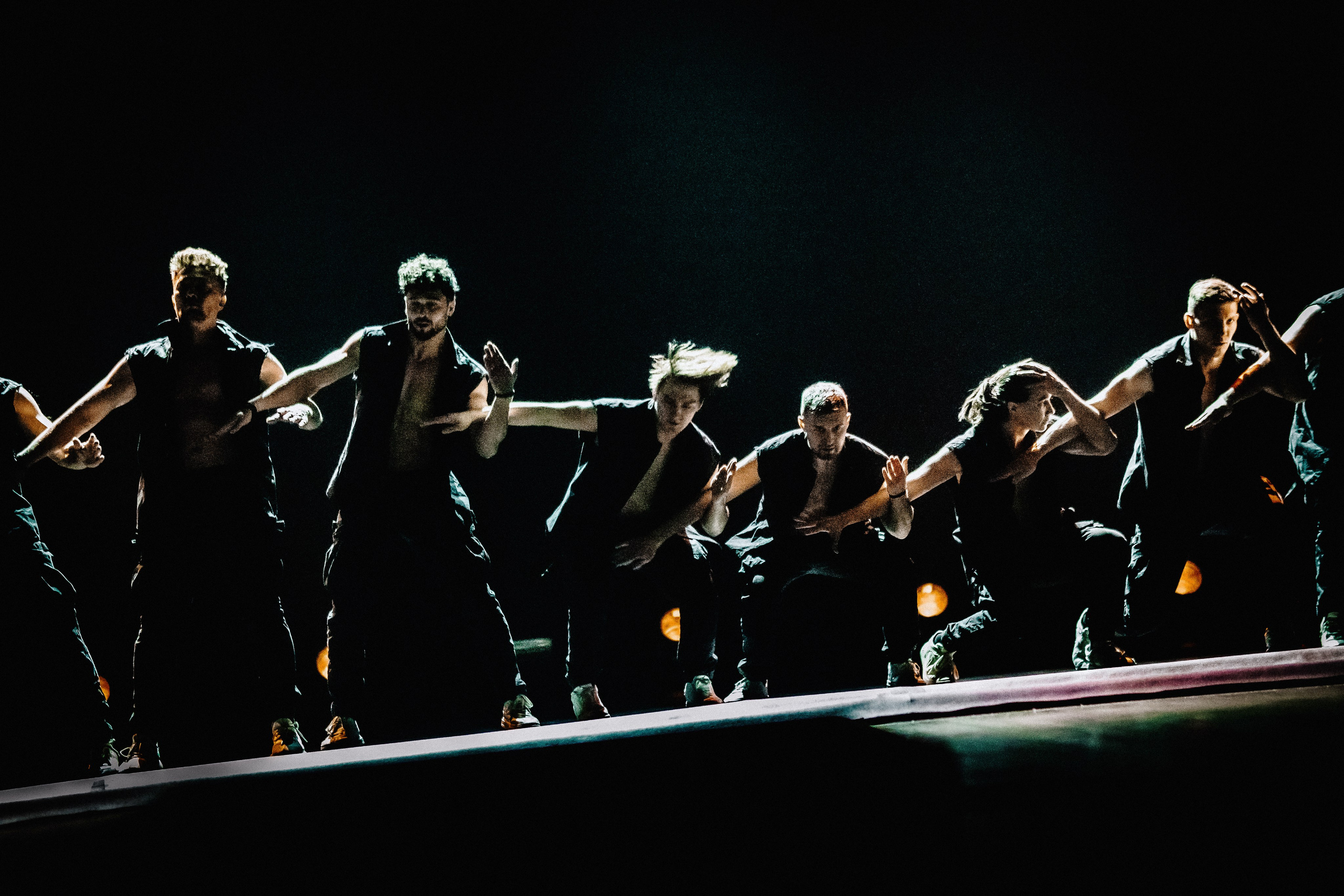 Шоу «Под дождём» 03 / 2025. ФОТОГРАФ ЕКАТЕРИНБУРГ