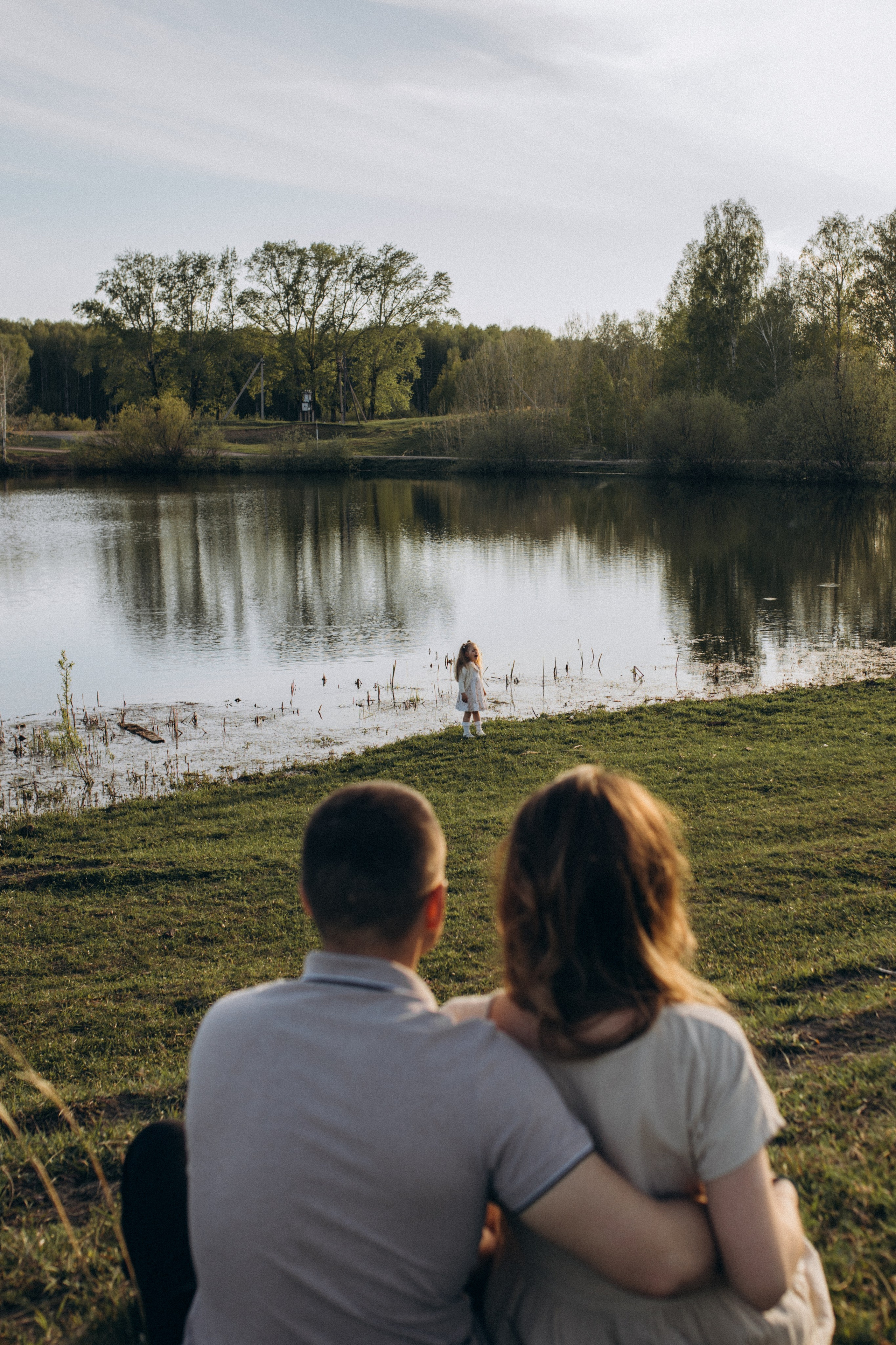 Прогулка у озера. Семейный фотограф lifestyle в Новосибирске Елена Шпилевая