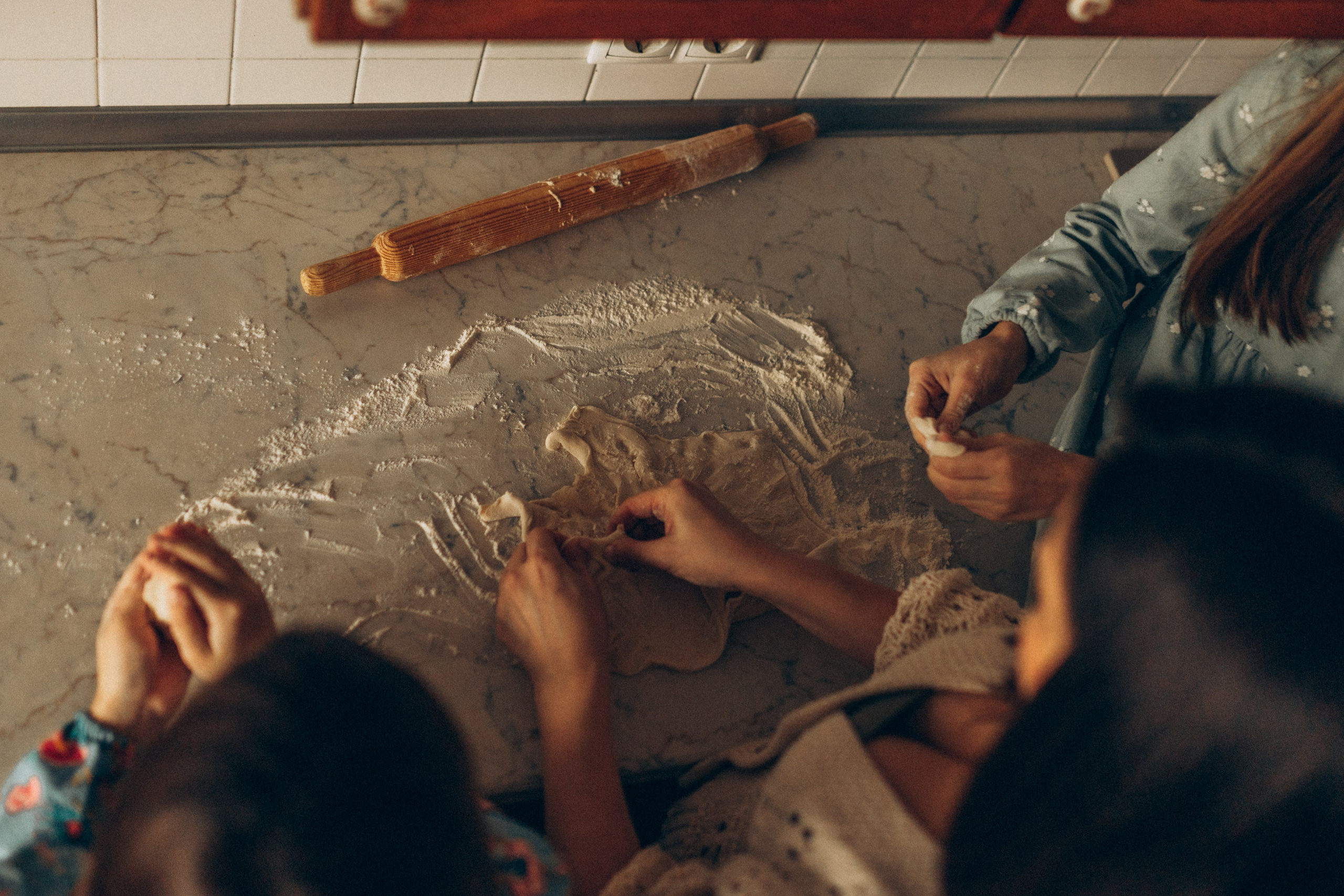 Наталья с Алиной и Ярославой. Семейный фотограф lifestyle в Новосибирске Елена Шпилевая