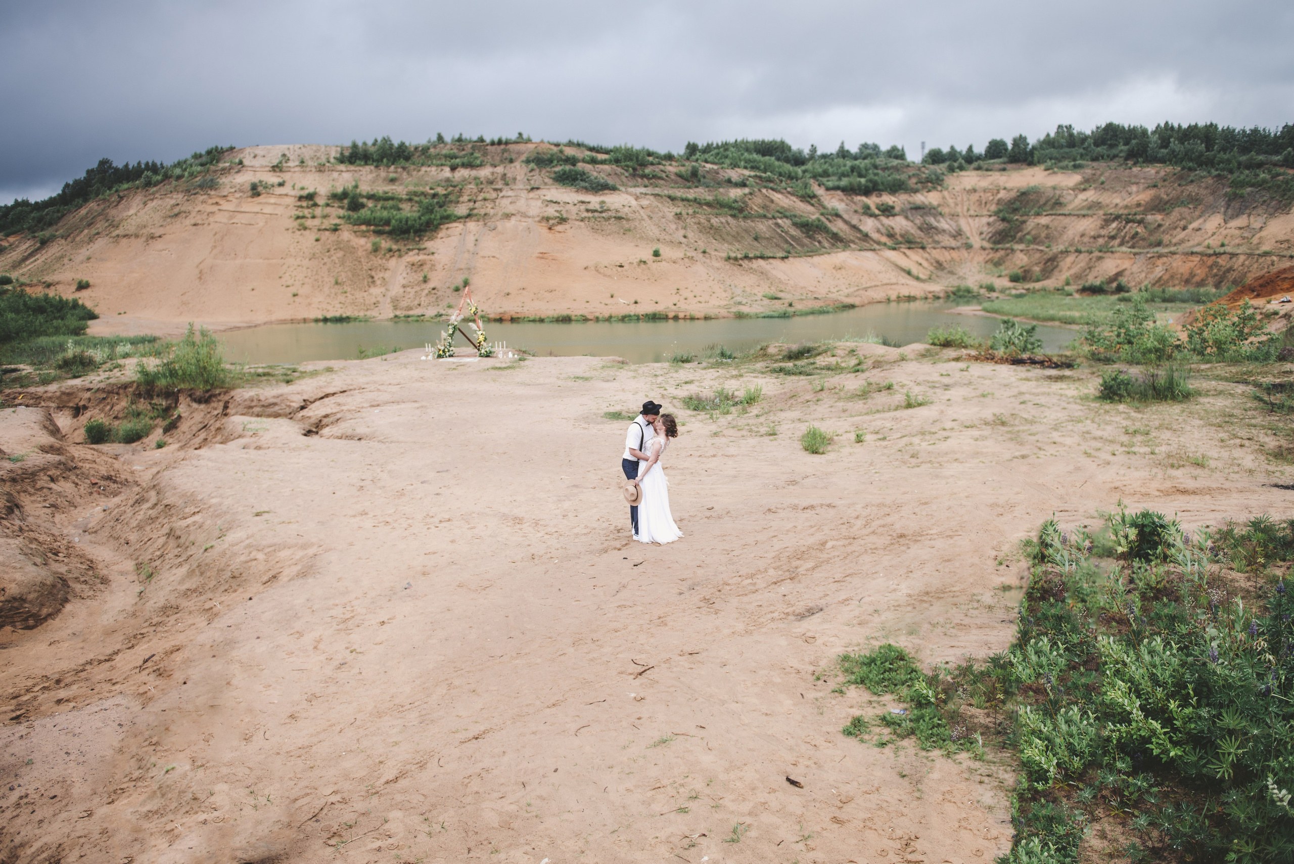 Выездная регистрация на песчаном карьере. Свадебный и семейный фотограф София Невская