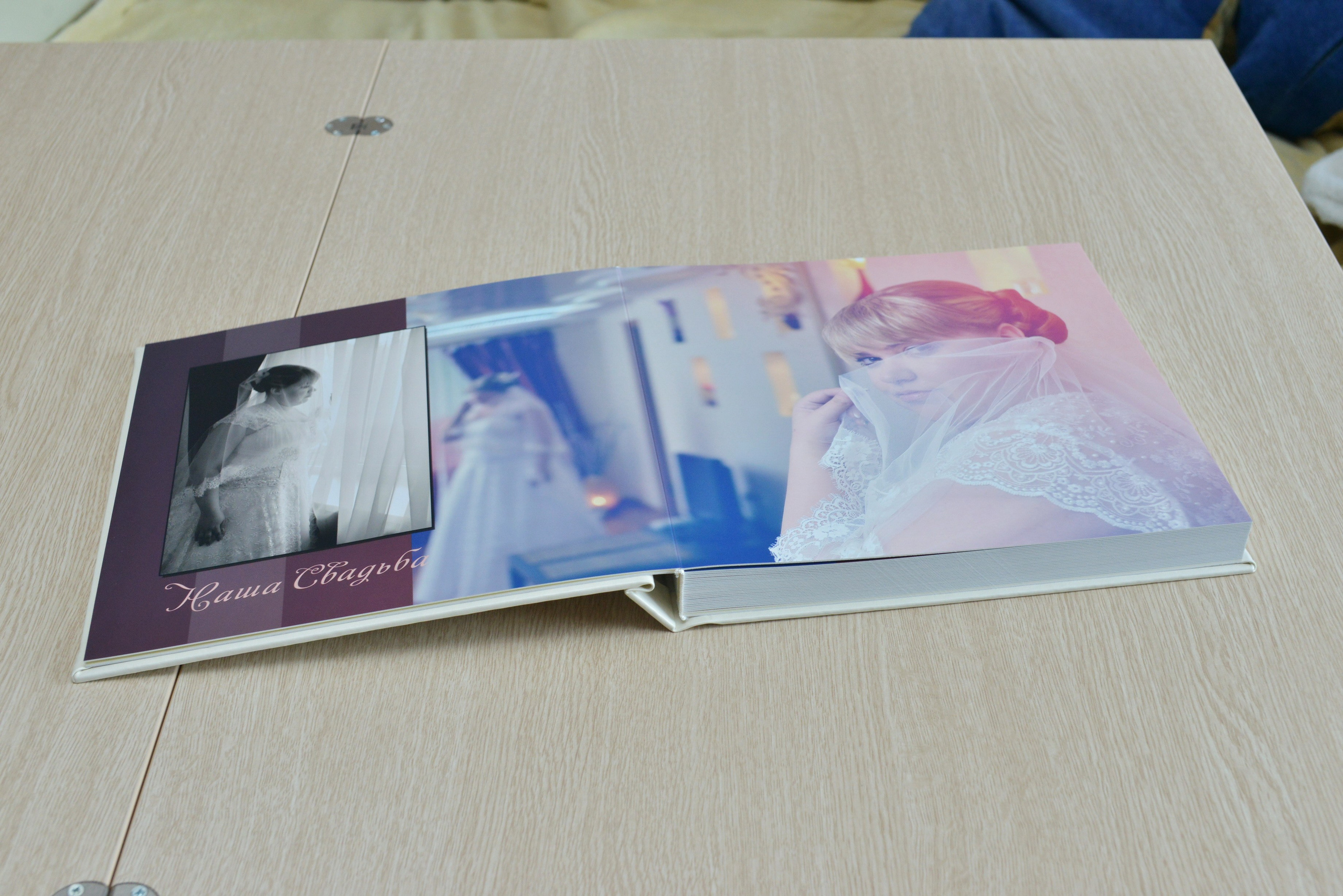 Фотокнига 30х30 в тканевой обложке. Раскрывается на 180 градусов.