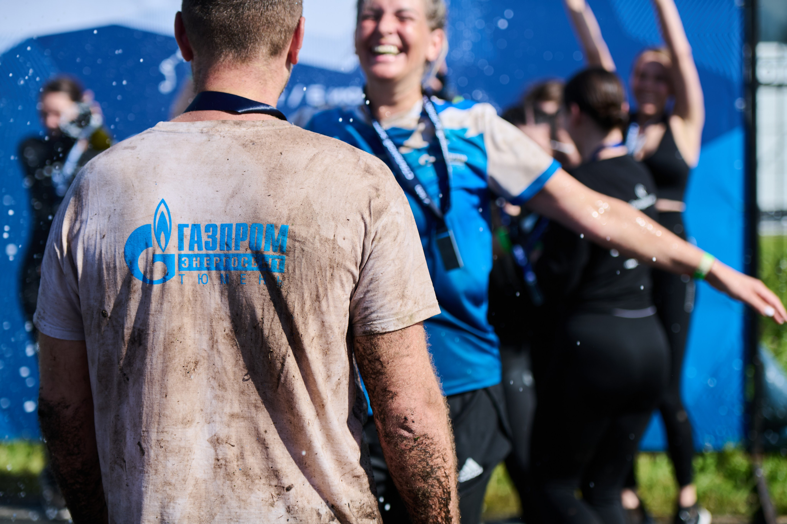 Фоторепортаж с забега Стальной характер в Сургуте, 5 июля 2025. Репортажный и семейный фотограф — Шелихов Сергей