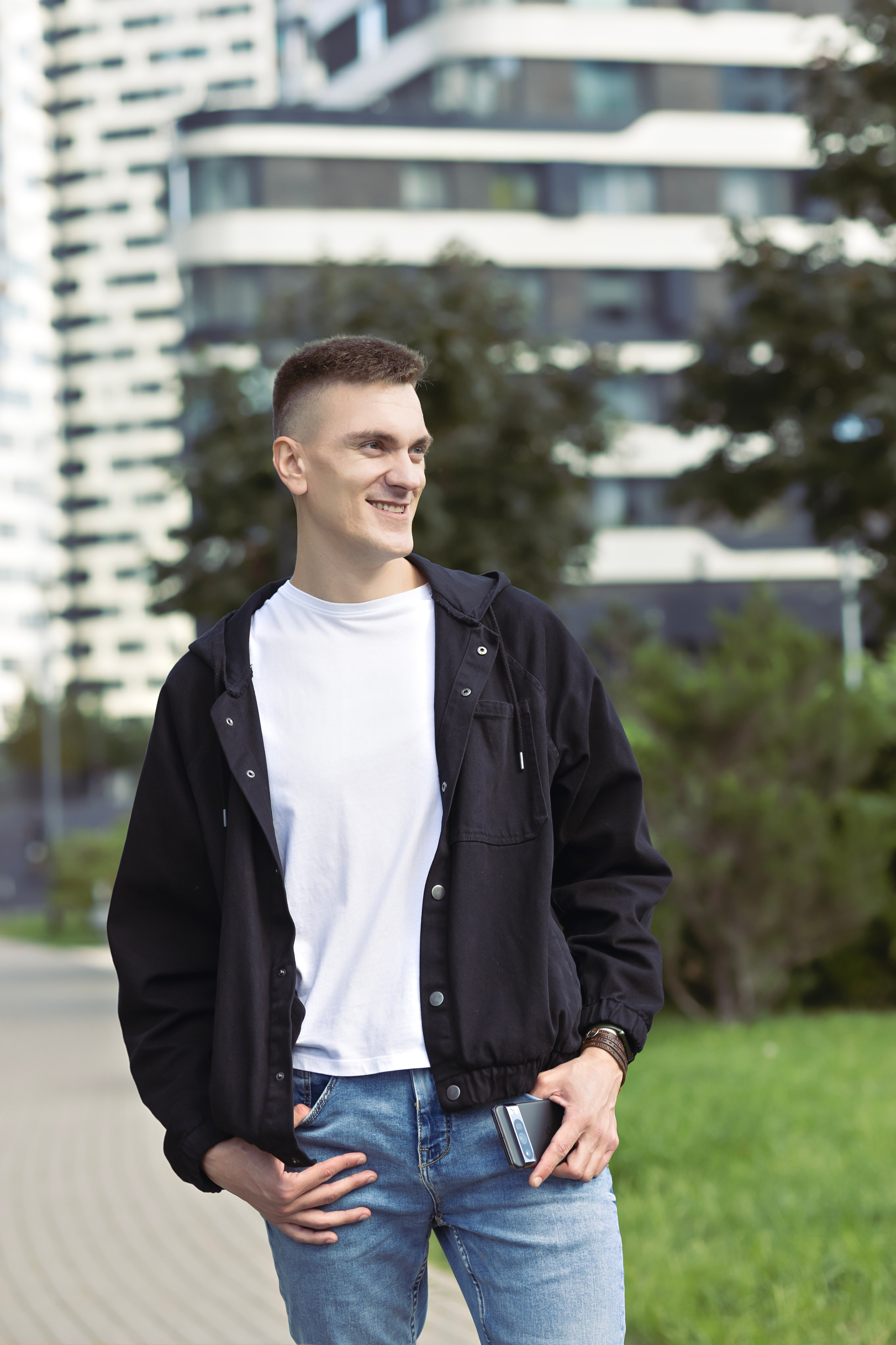 Мужская фотосессия на улице. Профессиональный фотограф в Москве