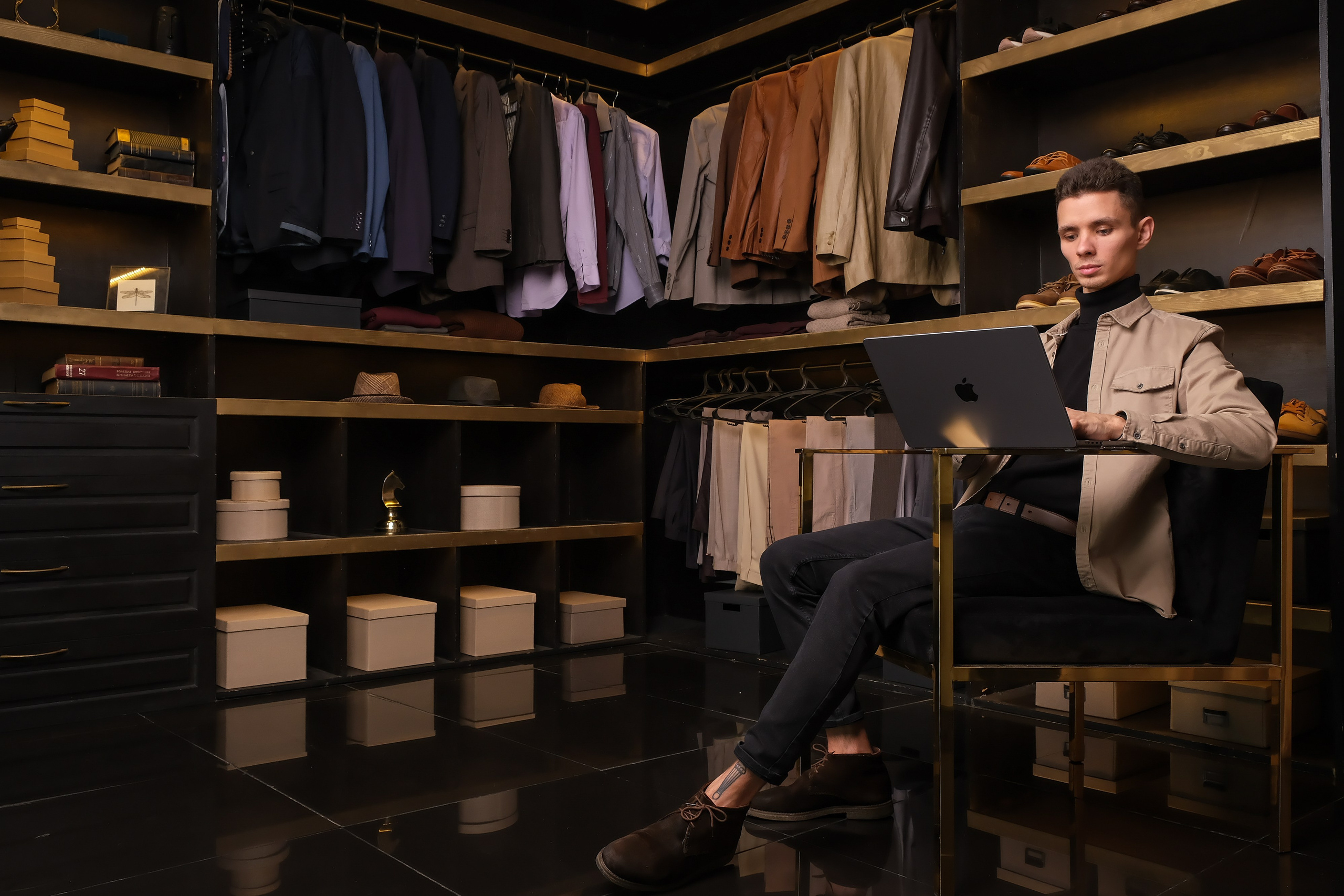 Мужская фотосессия, фотосессия для парня, мужчины, деловая фотосессия, портретная в студии, в Москве. Фото-ВидеоПродакшен для экспертов и брендов