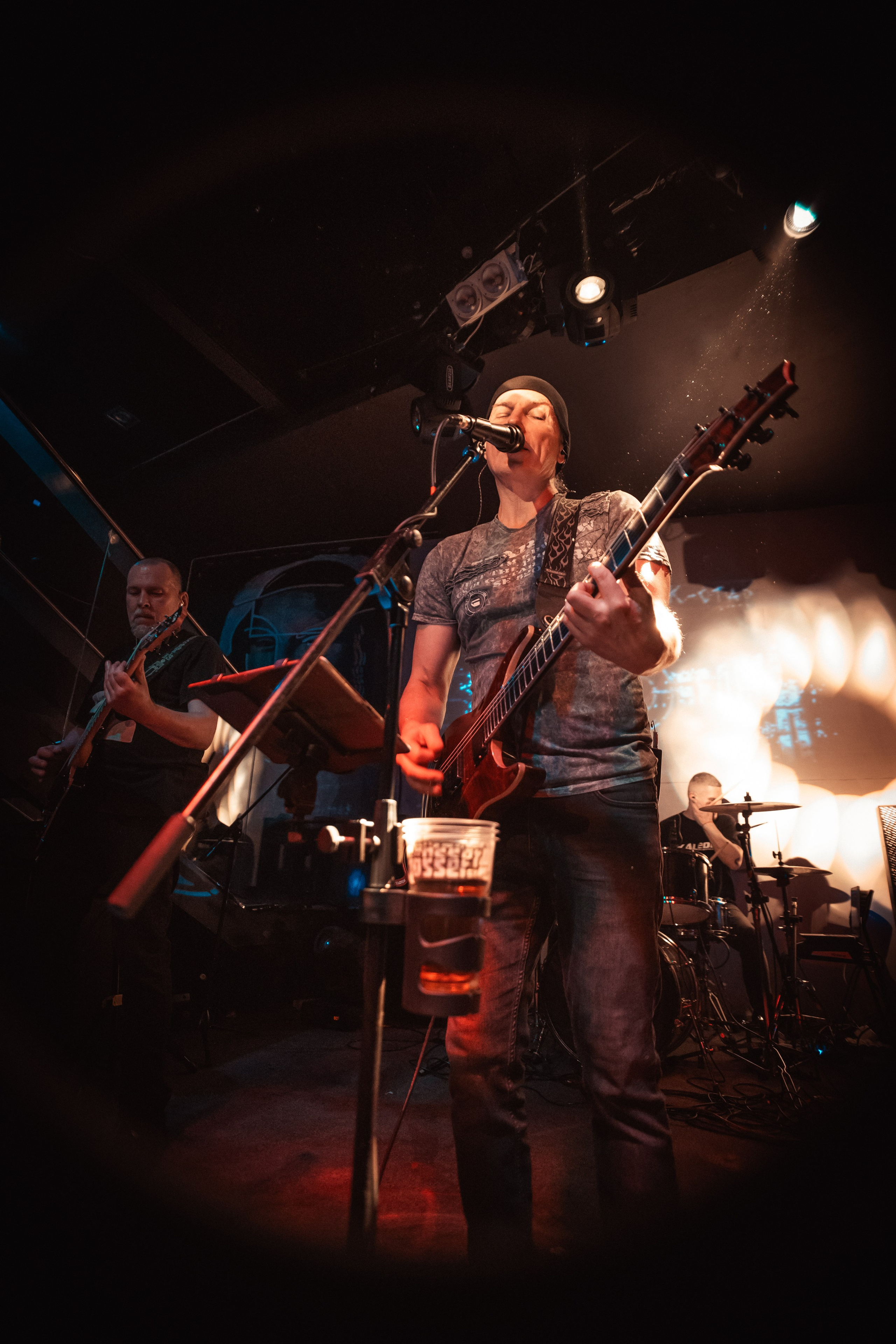 Черный обелиск. Красноярск, 08.04.2025, Эрмитаж. Фотограф Регина Крикунова г. Красноярск